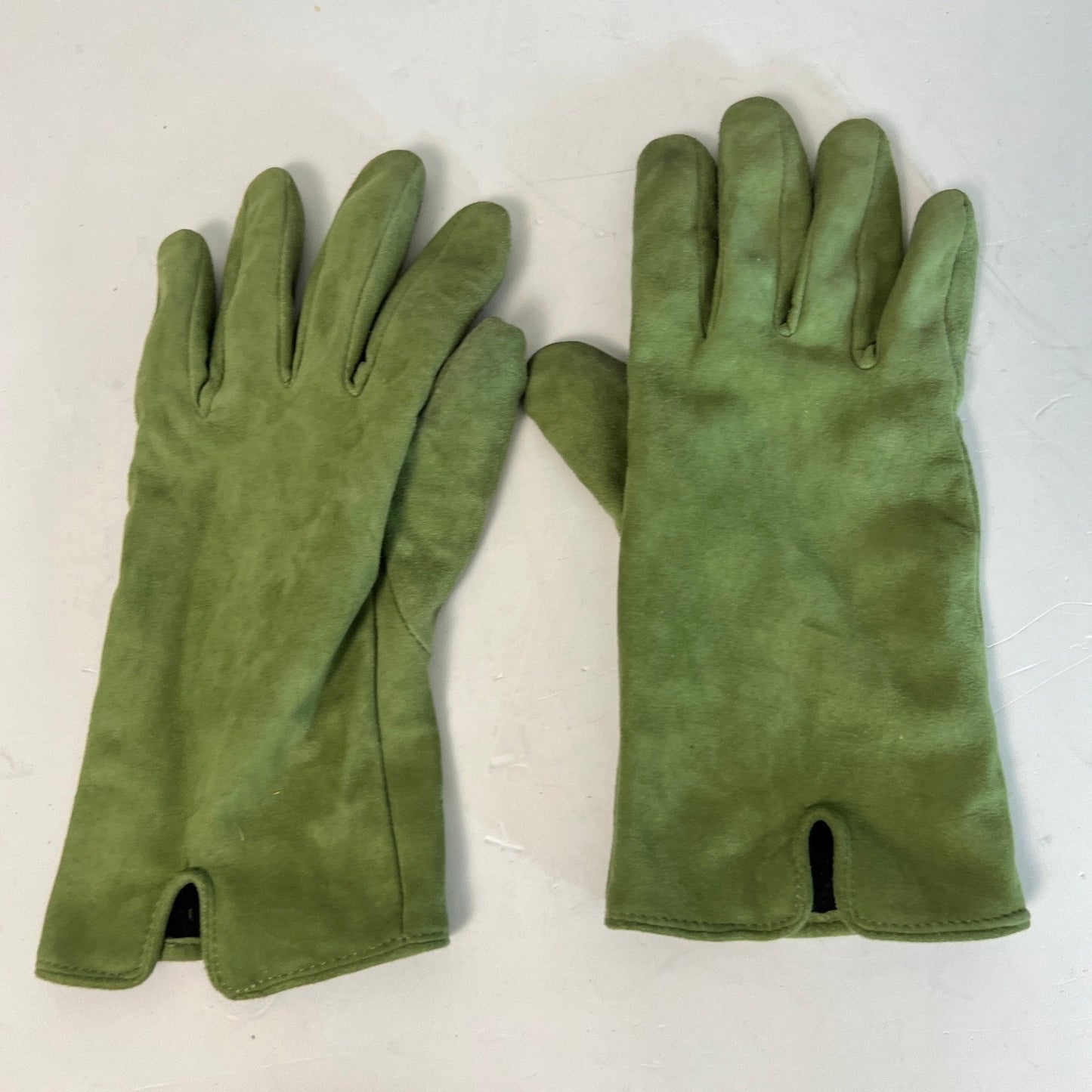 Echo Leather Gloves Womens M Green Suede V-Notch Wrist Winter Chic Classic