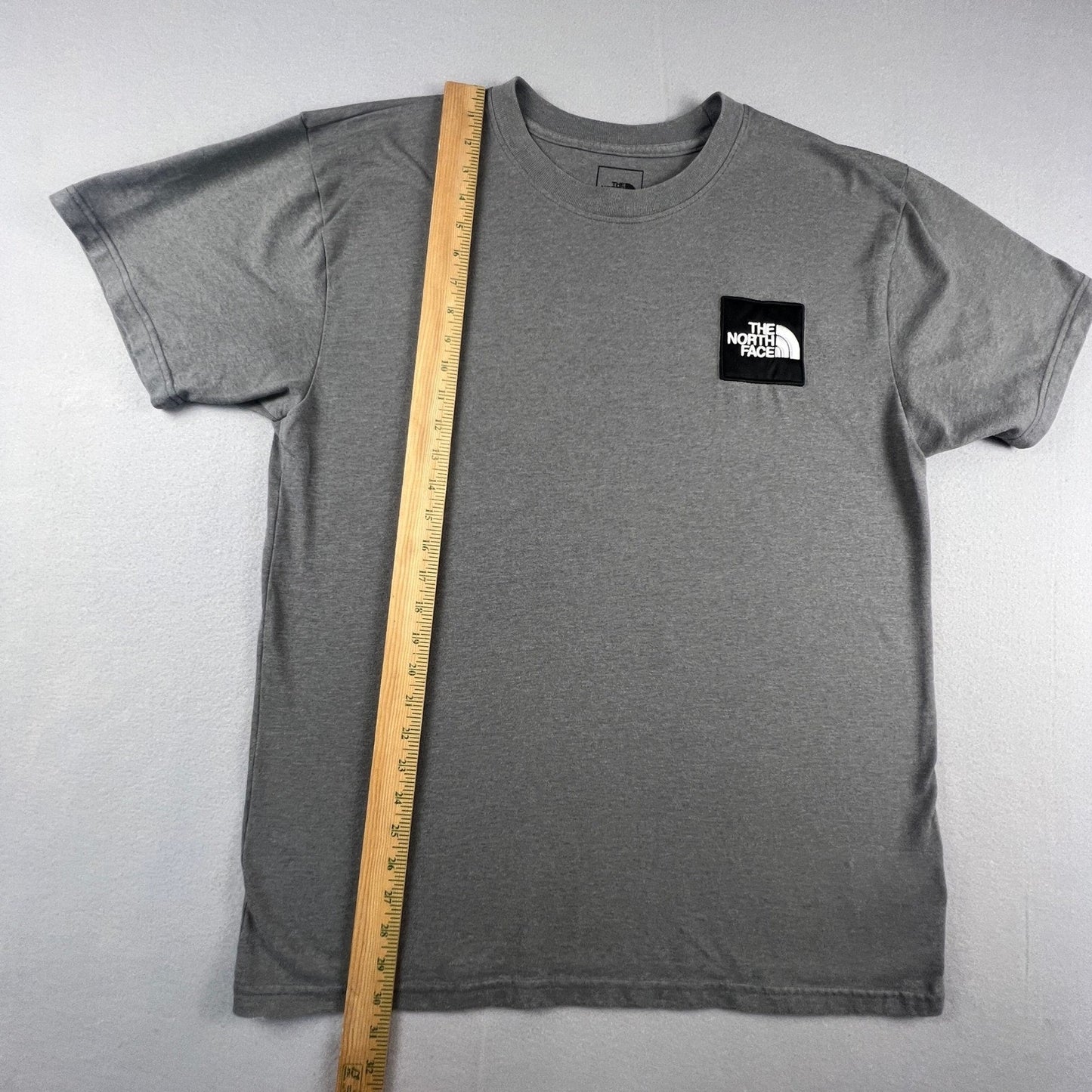 The North Face T-Shirt Mens Large Gray Logo Patch Short Sleeve Gorpcore Casual