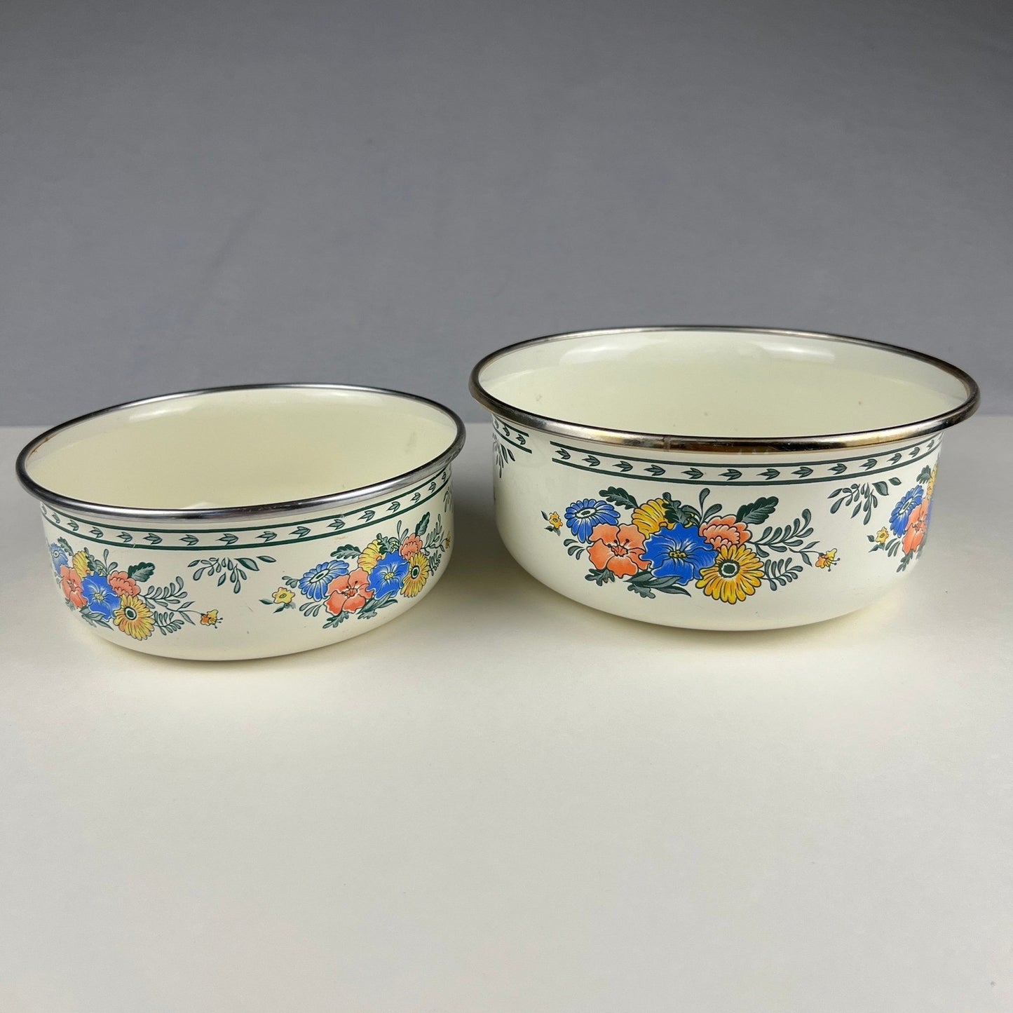 VTG Bowls M. Kamenstein Enamel Set of 2 Floral 1982 Kitchenware Grandamcore