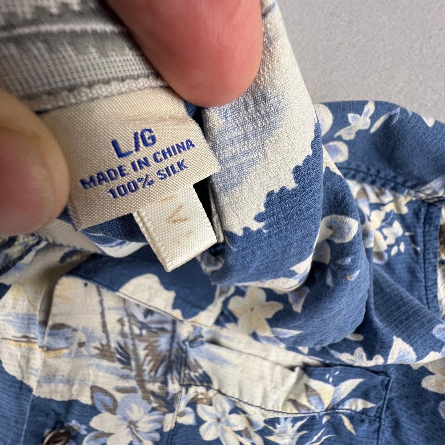 Tommy Bahama Button Front Shirt Mens L Blue Silk Hawaiian Palm Tree Island Aloha