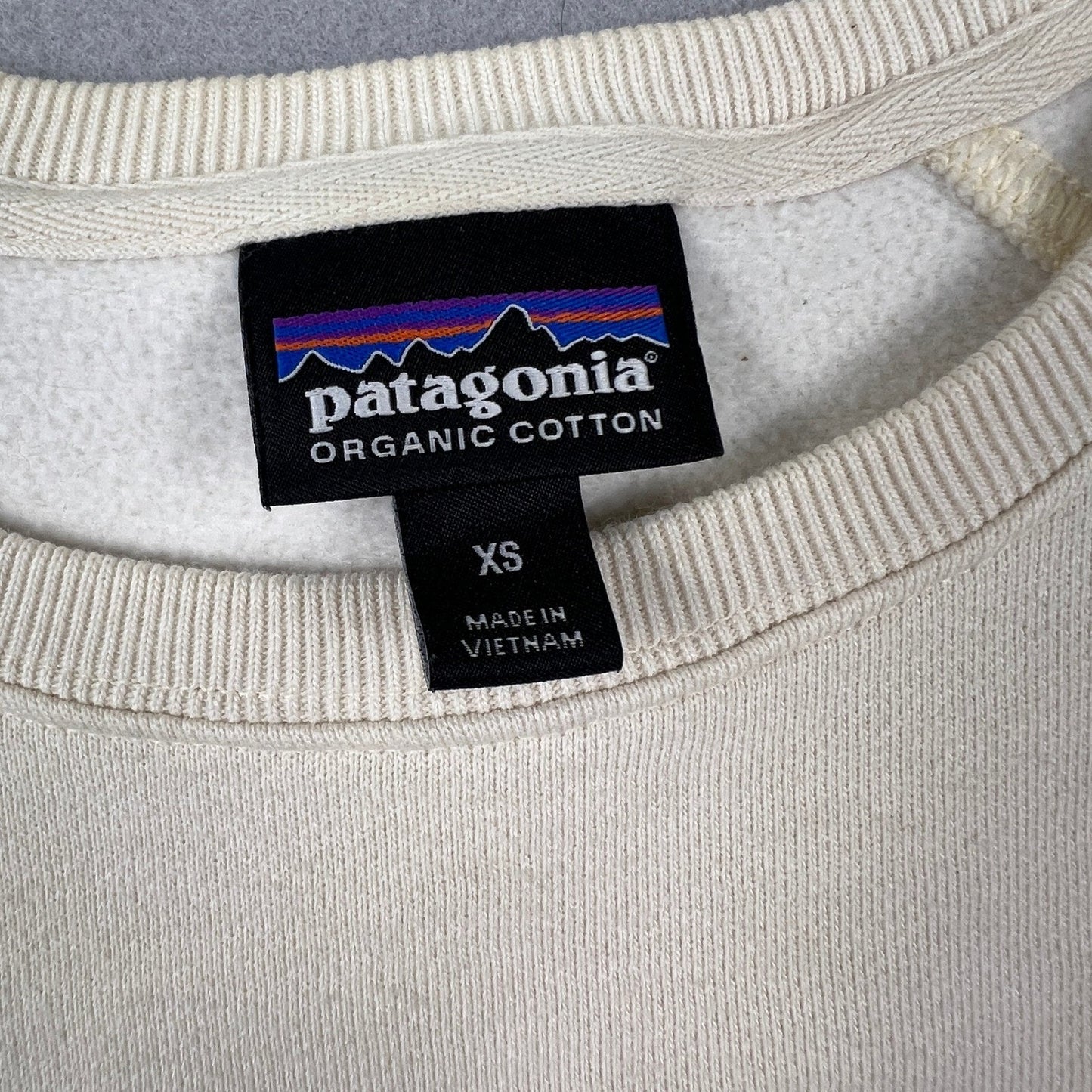 Patagonia Sweatshirt Womens XS Cream Organic Cotton P-6 Logo Crewneck Pullover