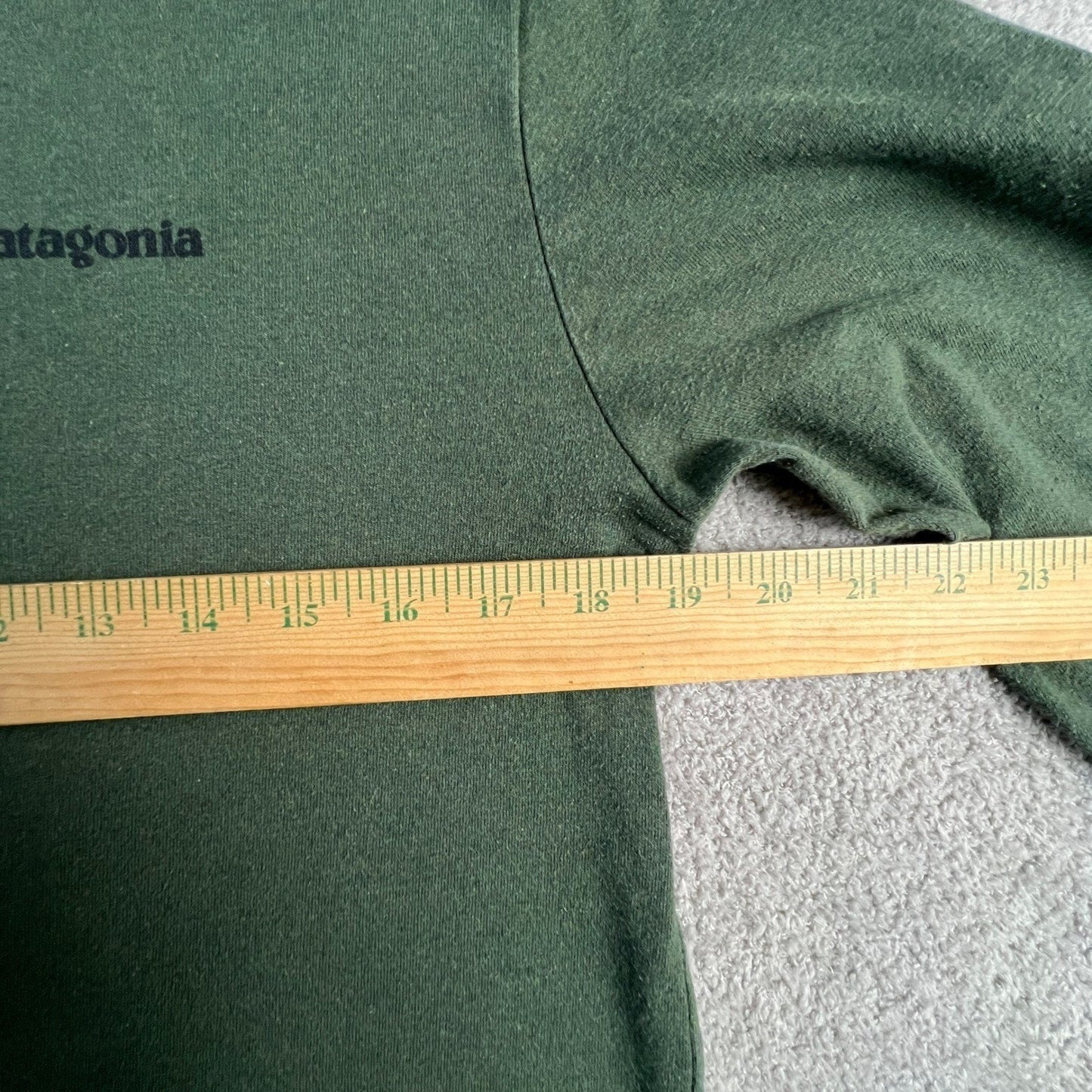 Patagonia Long Sleeve Shirt Mens Medium P-6 Logo Responsibili-Tee Green