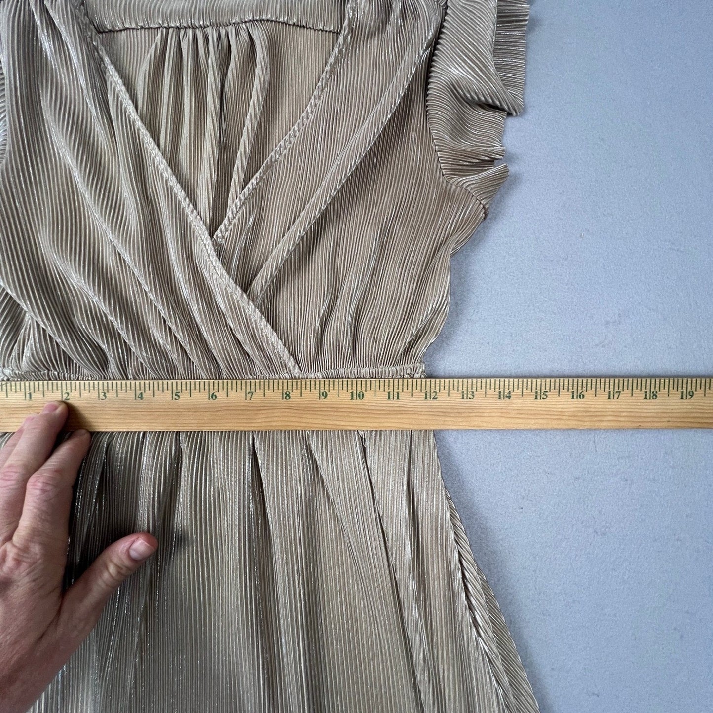 Baltic Born Maxi Dress Womens Small Gold Metallic Plissé Pleated Flutter Sleeve