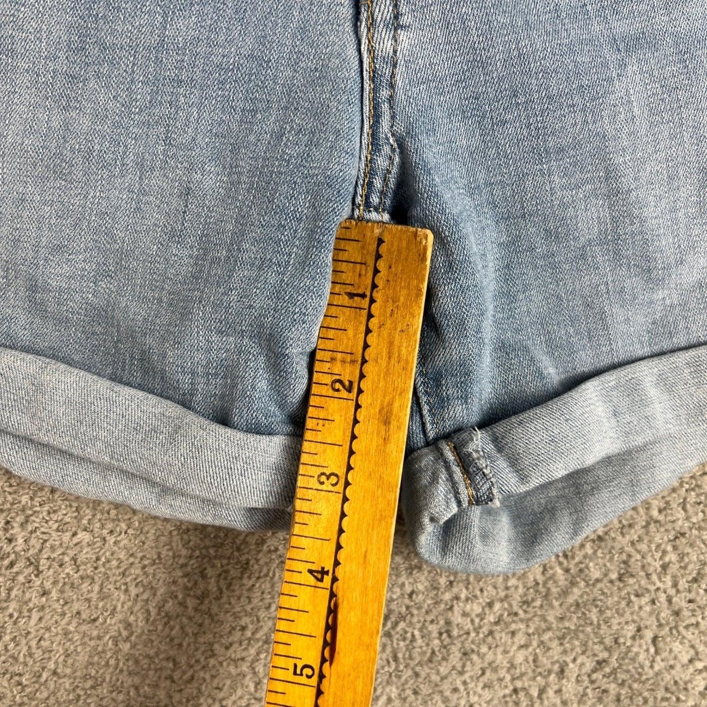 Levi's Shorts Women's Size 32 Mid Length Denim Light Wash Cuffed
