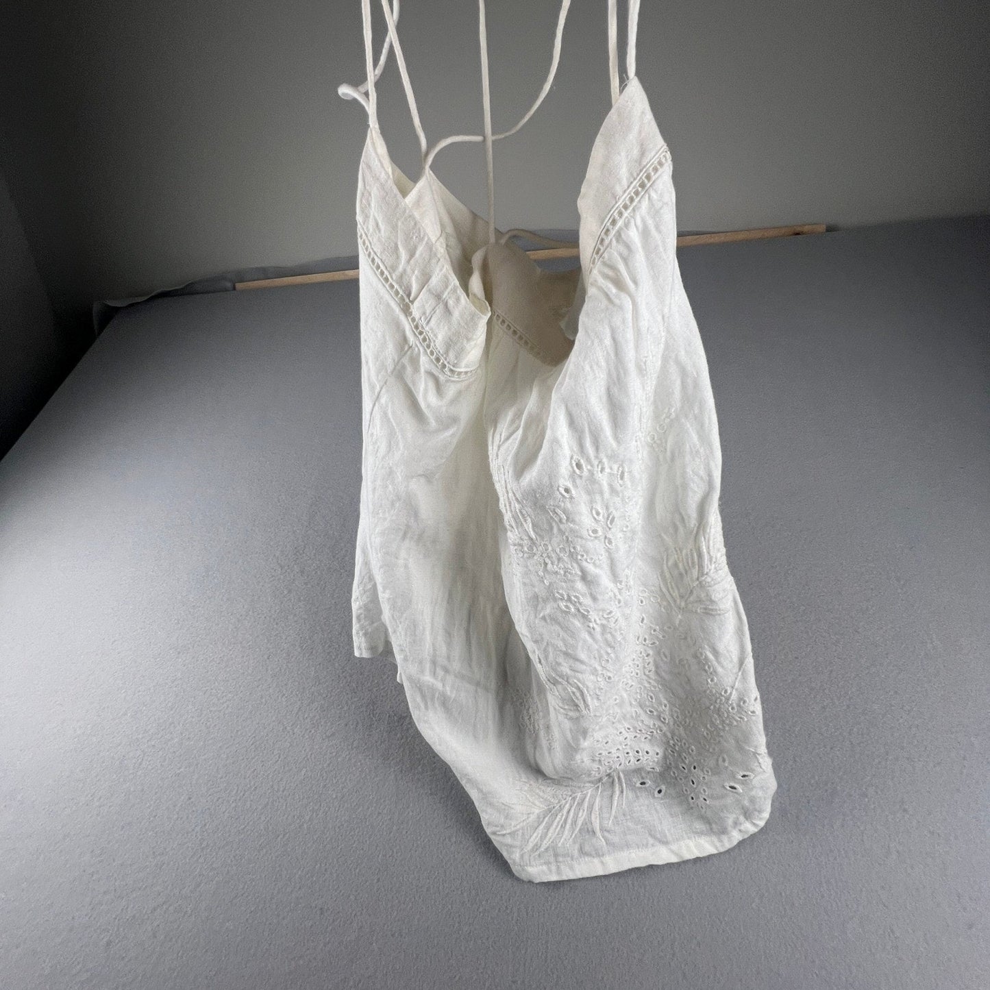 100% Linen White Camisole Top 12 Eyelet Embroidered Strappy Boho Summer GAP