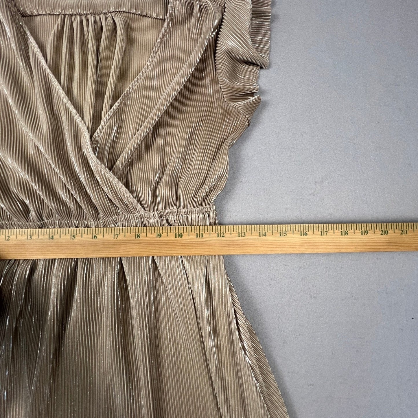 Baltic Born Maxi Dress Womens Small Gold Metallic Plissé Pleated Flutter Sleeve