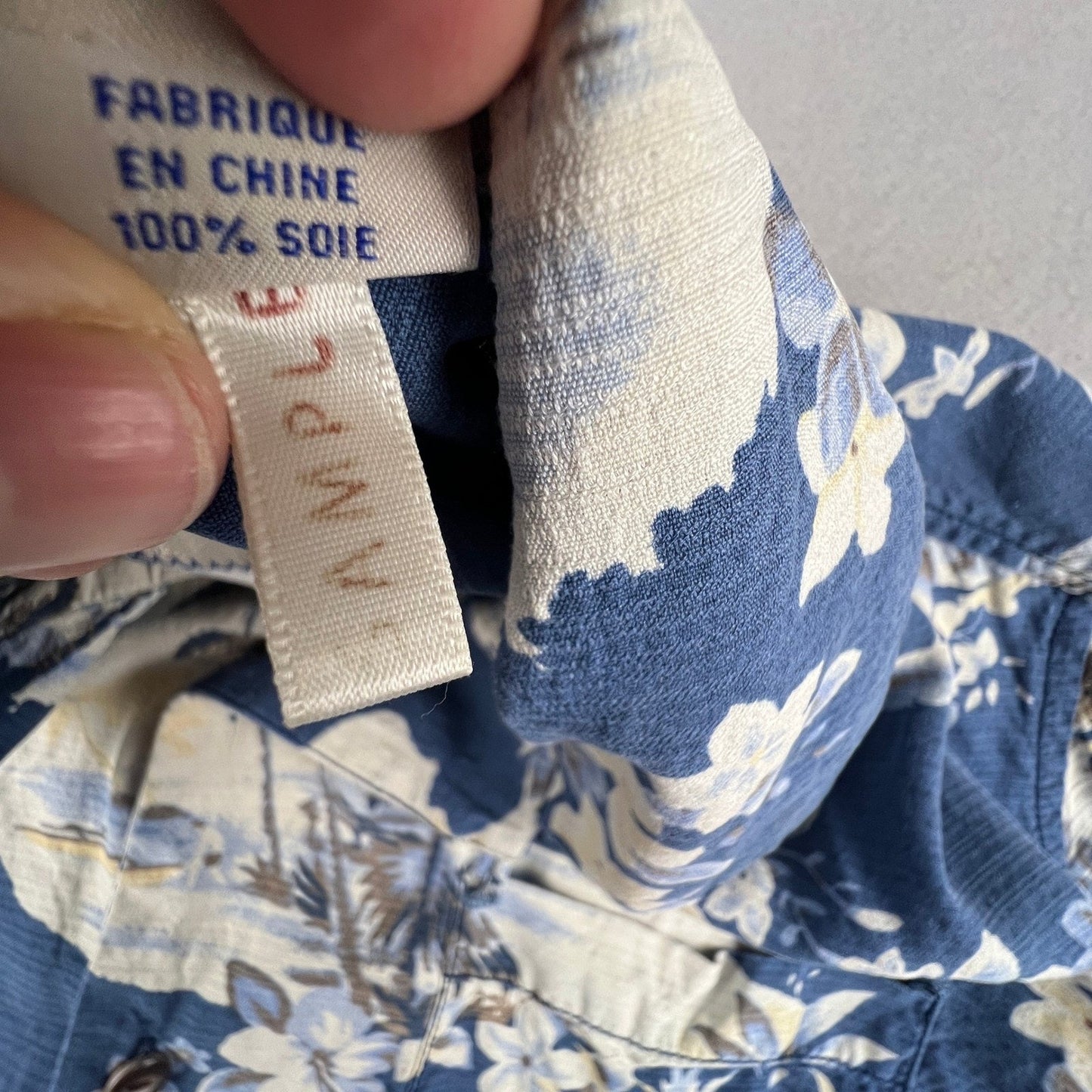 Tommy Bahama Button Front Shirt Mens L Blue Silk Hawaiian Palm Tree Island Aloha