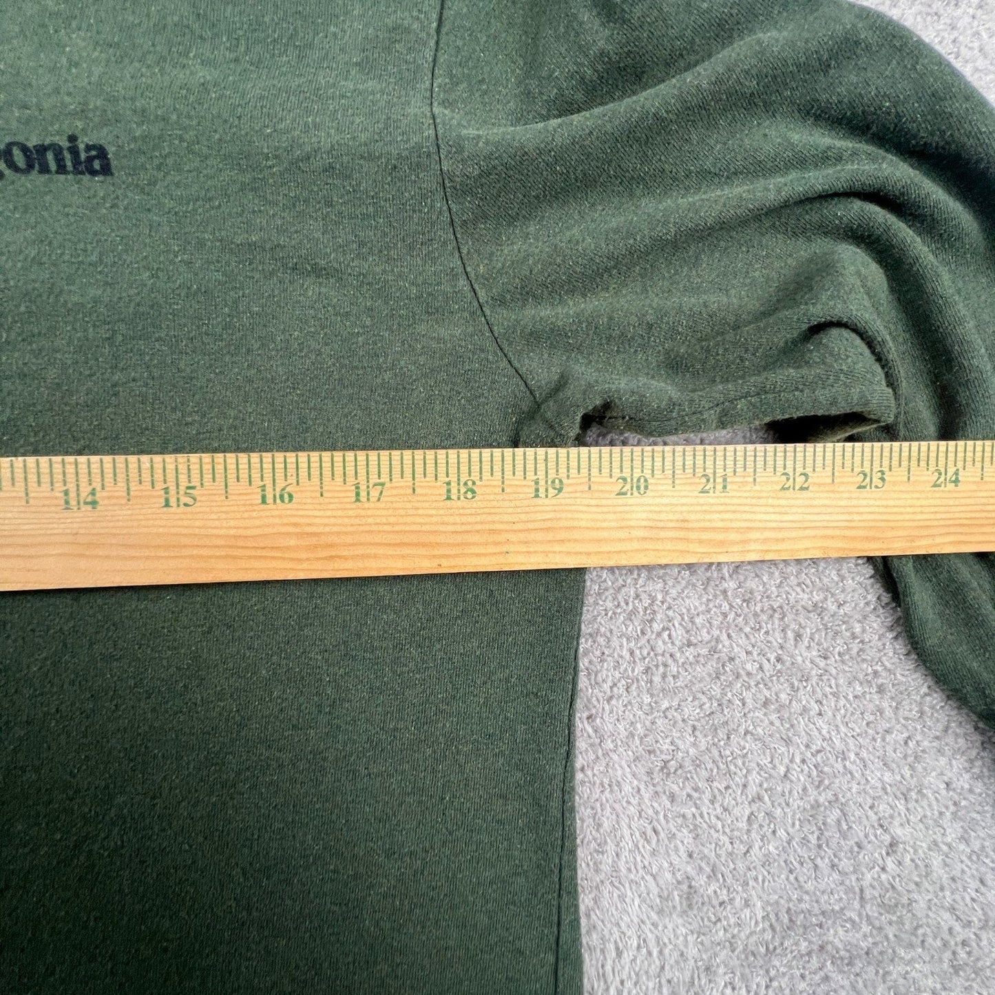 Patagonia Long Sleeve Shirt Mens Medium P-6 Logo Responsibili-Tee Green