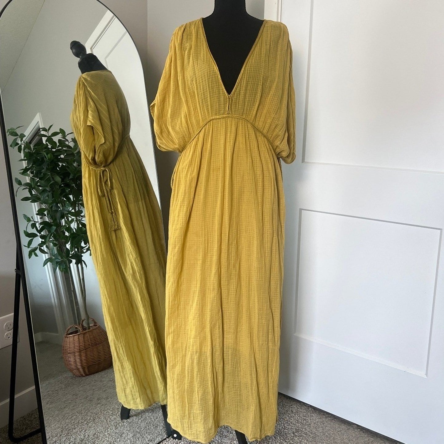 Zara Maxi Dress Womens M Yellow V-Neck Textured Tassel Boho Beach Kaftan