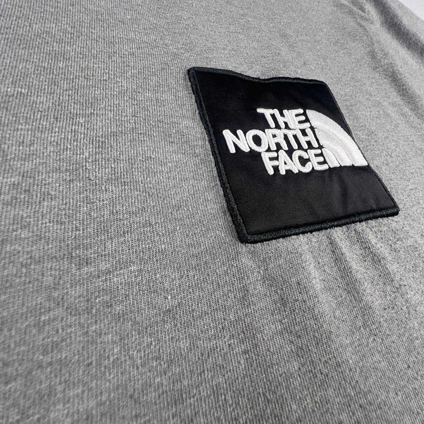 The North Face T-Shirt Mens Large Gray Logo Patch Short Sleeve Gorpcore Casual
