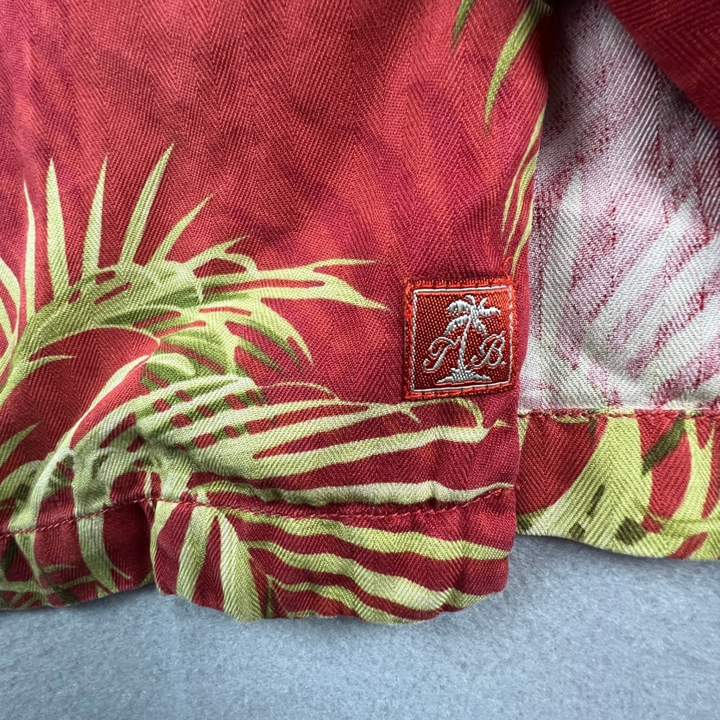 Tommy Bahama Button Up Shirt Mens XL Red Silk Palm Tropical Hawaiian Camp Aloha