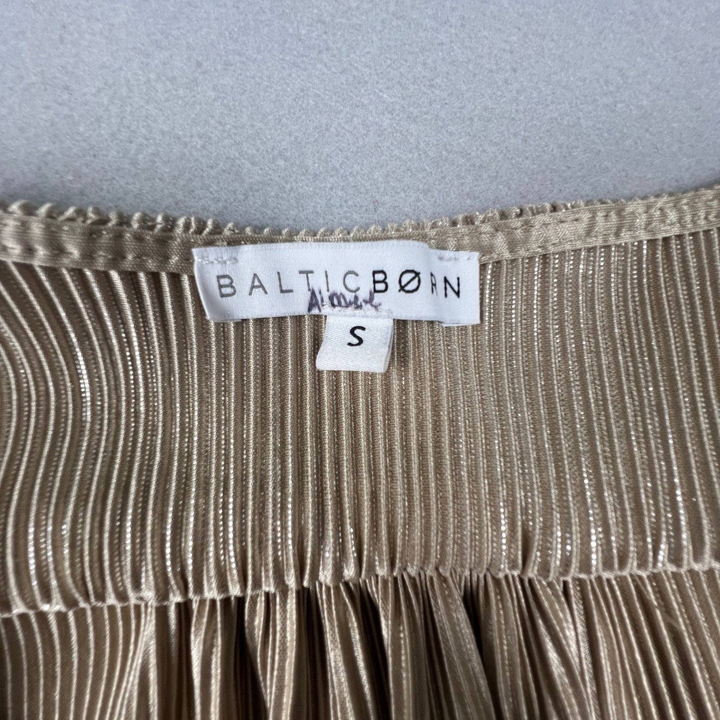 Baltic Born Maxi Dress Womens Small Gold Metallic Plissé Pleated Flutter Sleeve
