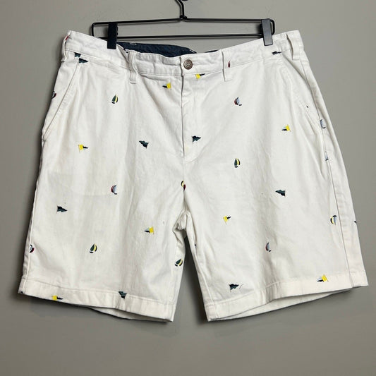 Nautica Deck Shorts Mens 38 Classic Fit Stretch White Sailboat Flag Print