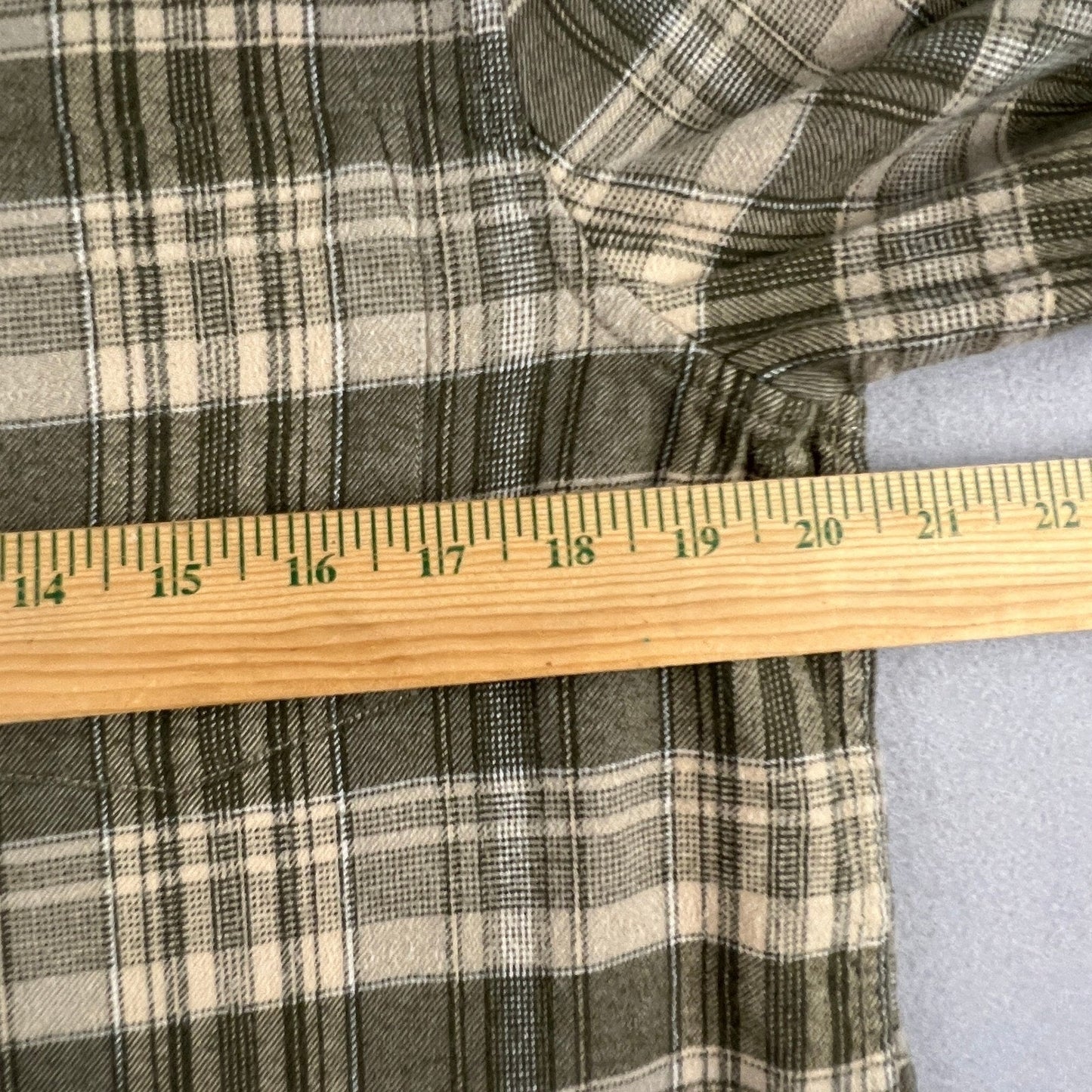 14th & Union Plaid Button Down Mens Size Medium Olive Green Cotton Flannel Style