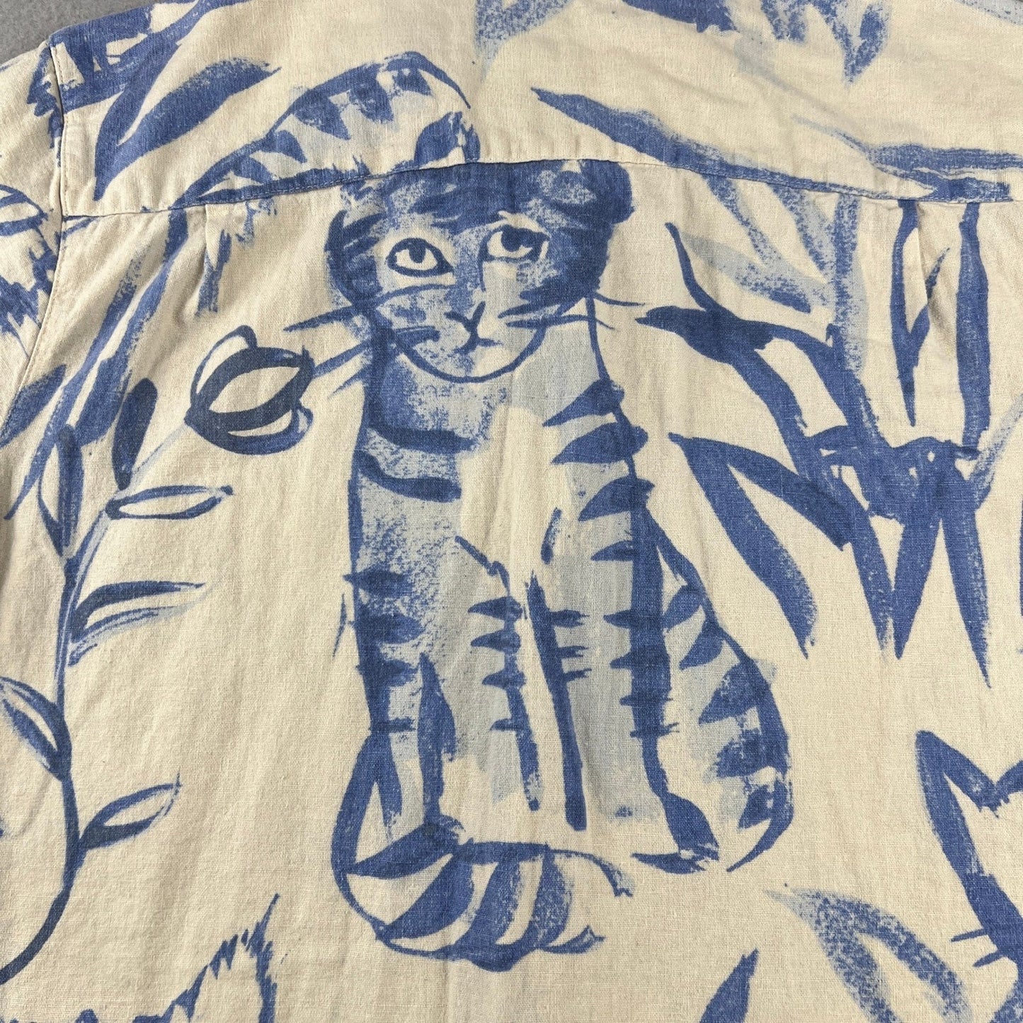 Urban Outfitters Cat Print Shirt Mens Medium Blue Cream Linen Blend Short Sleeve