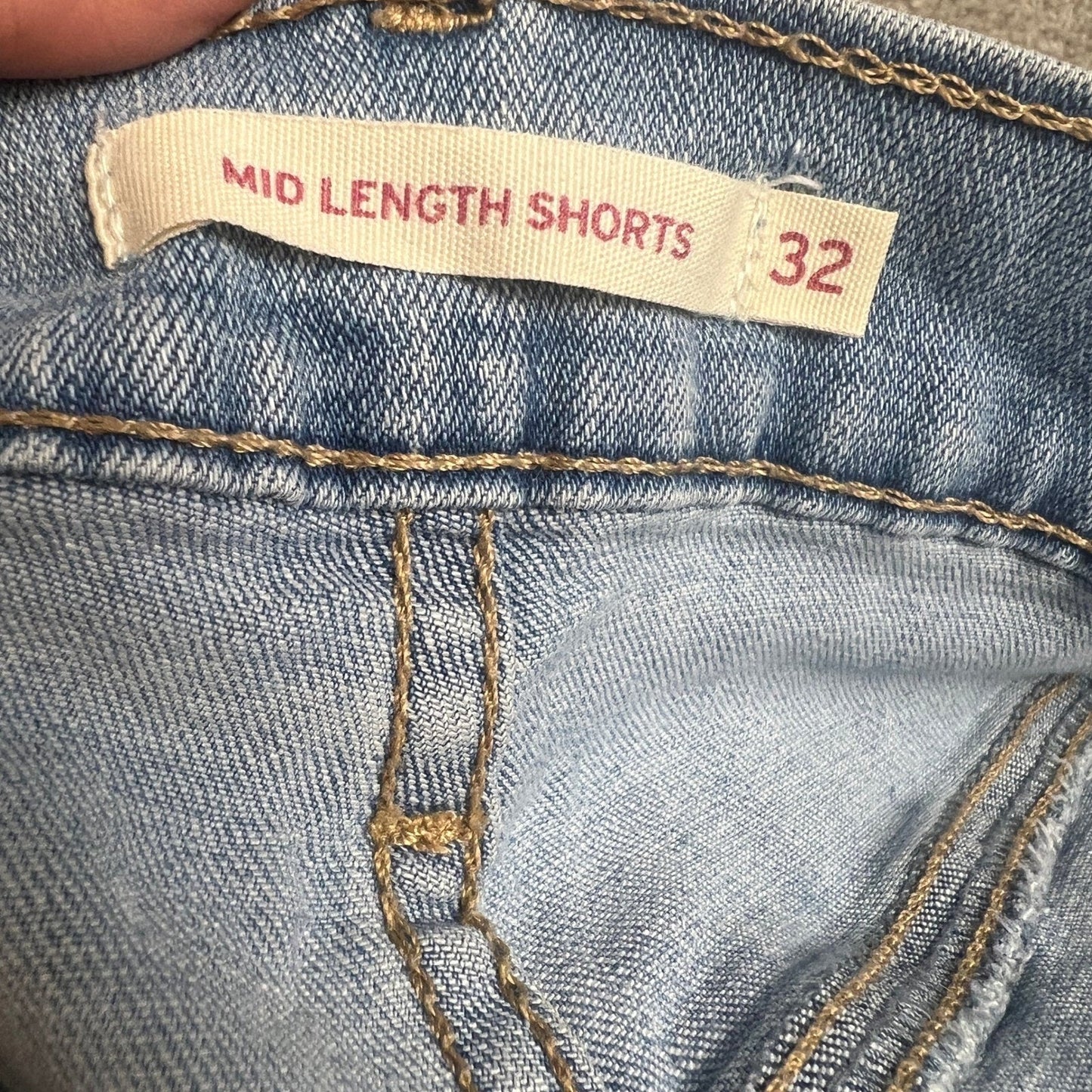 Levi's Shorts Women's Size 32 Mid Length Denim Light Wash Cuffed
