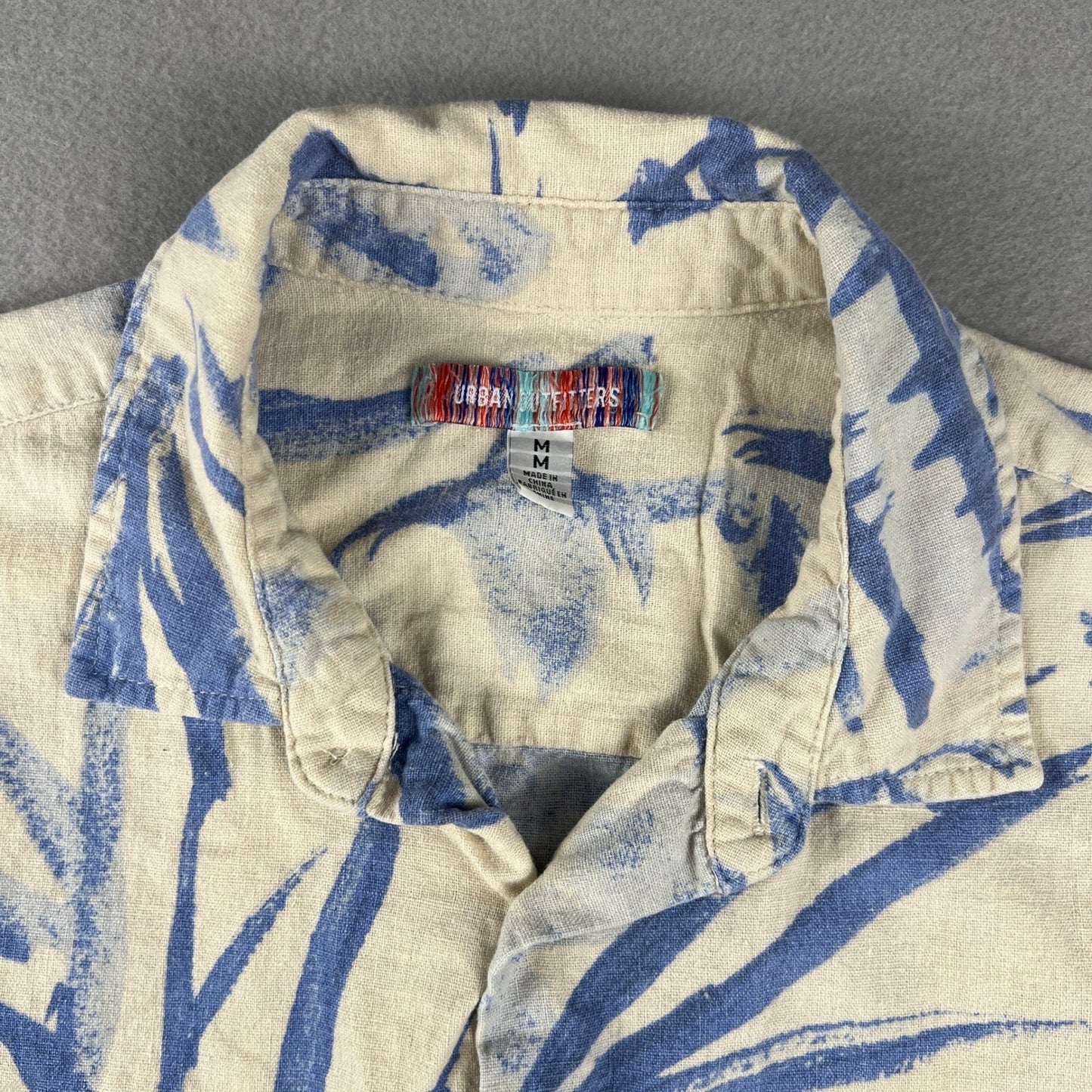 Urban Outfitters Cat Print Shirt Mens Medium Blue Cream Linen Blend Short Sleeve