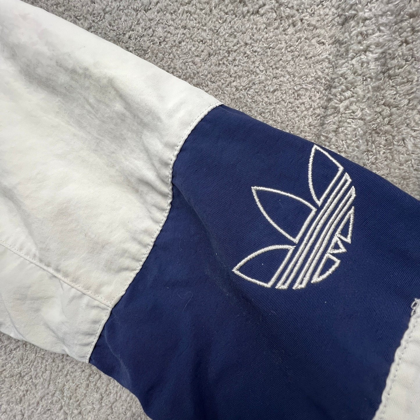 Adidas Windbreaker Jacket Mens Medium Cream Navy Blue Colorblock Trefoil Sporty