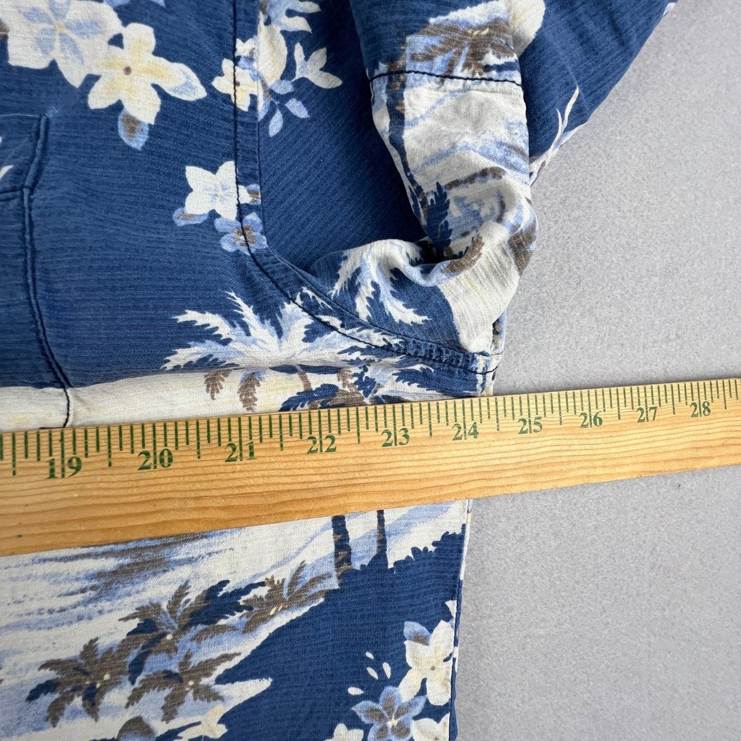 Tommy Bahama Button Front Shirt Mens L Blue Silk Hawaiian Palm Tree Island Aloha