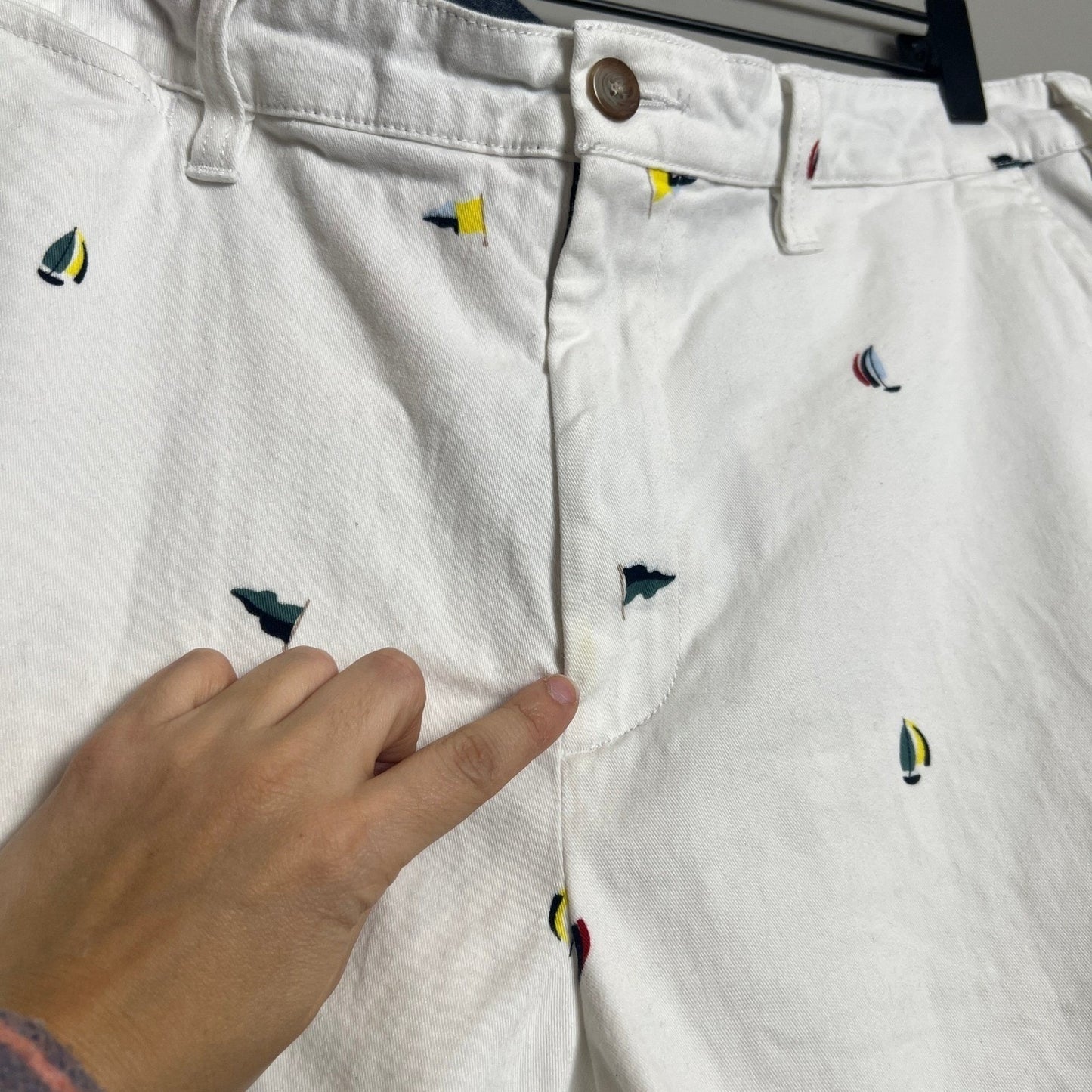 Nautica Deck Shorts Mens 38 Classic Fit Stretch White Sailboat Flag Print