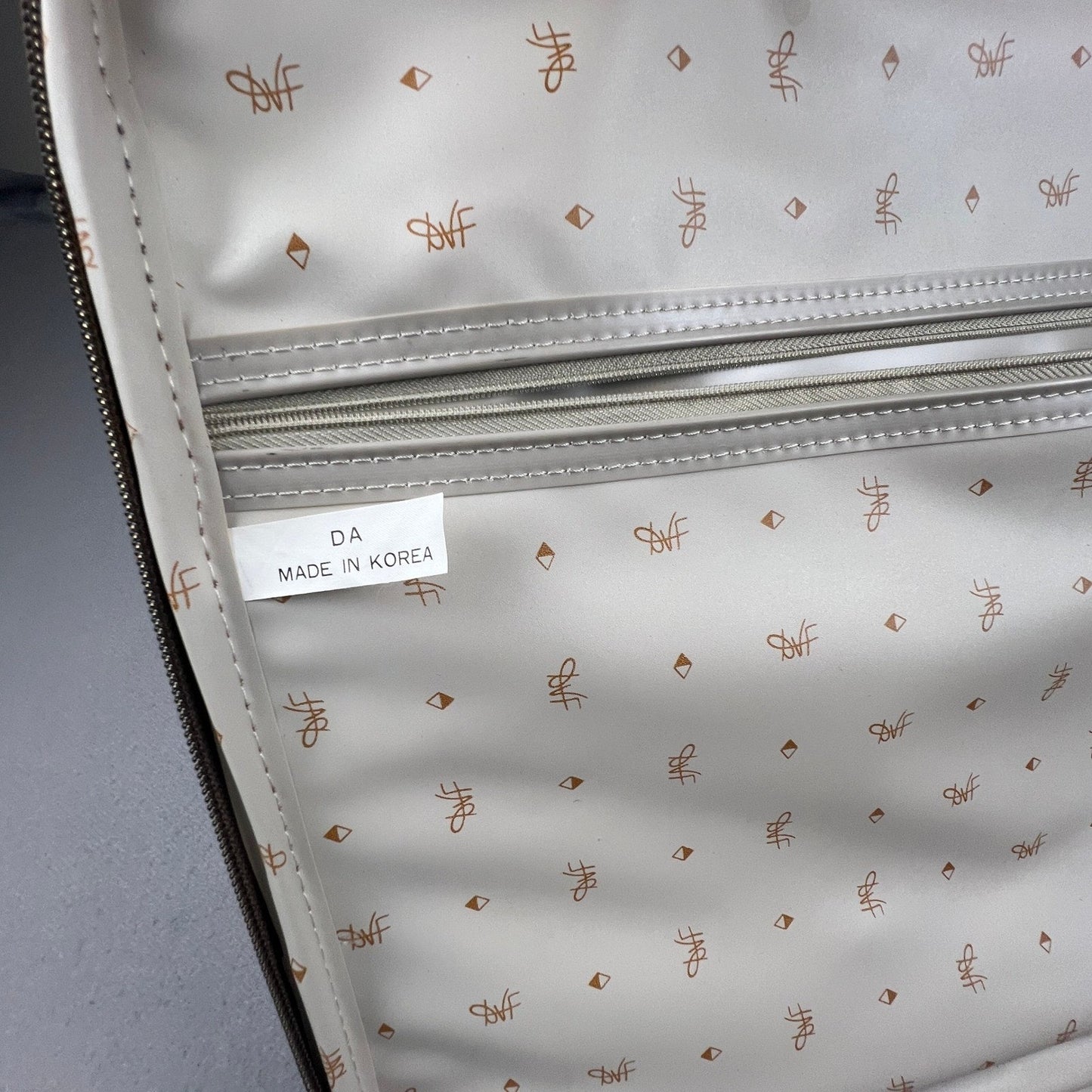 VTG DVF Diane von Furstenberg Suitcase Unisex Large Brown Paisley Carry On Bag