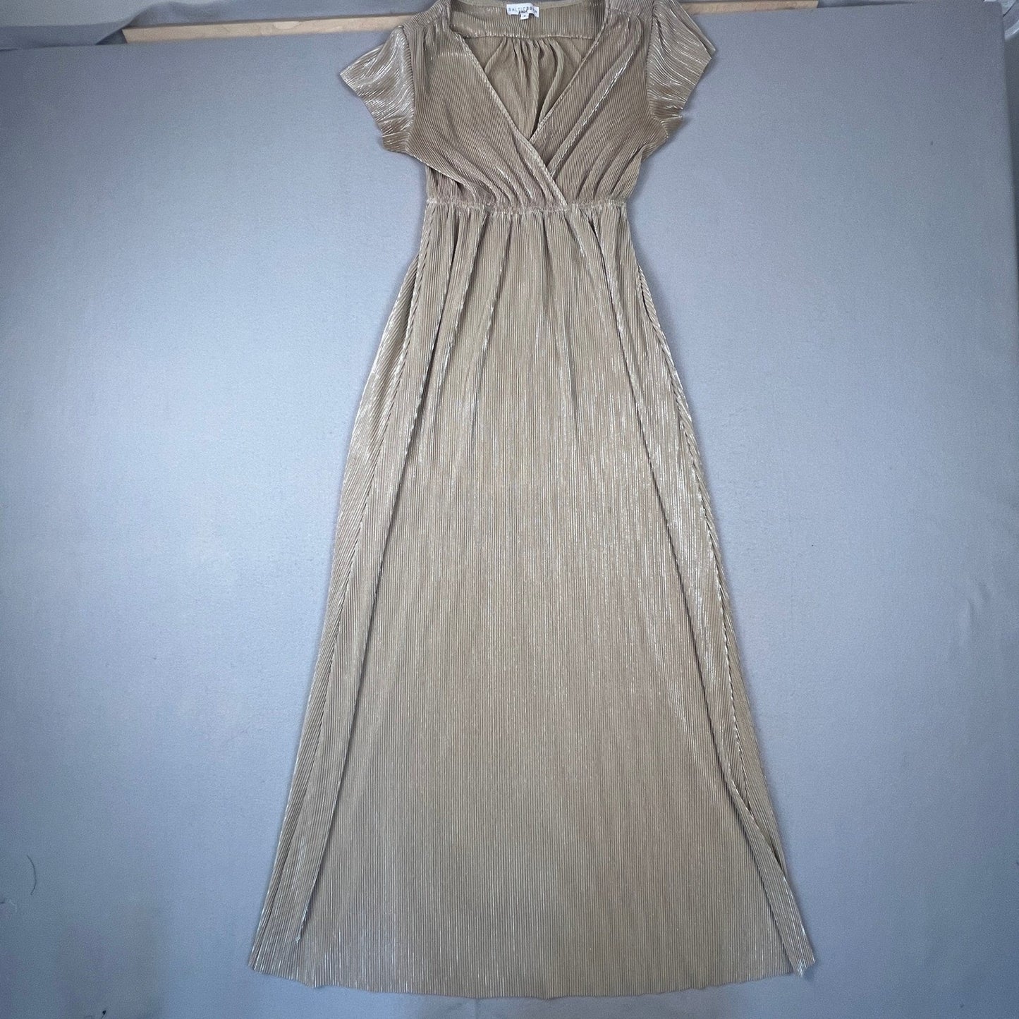 Baltic Born Maxi Dress Womens Small Gold Metallic Plissé Pleated Flutter Sleeve