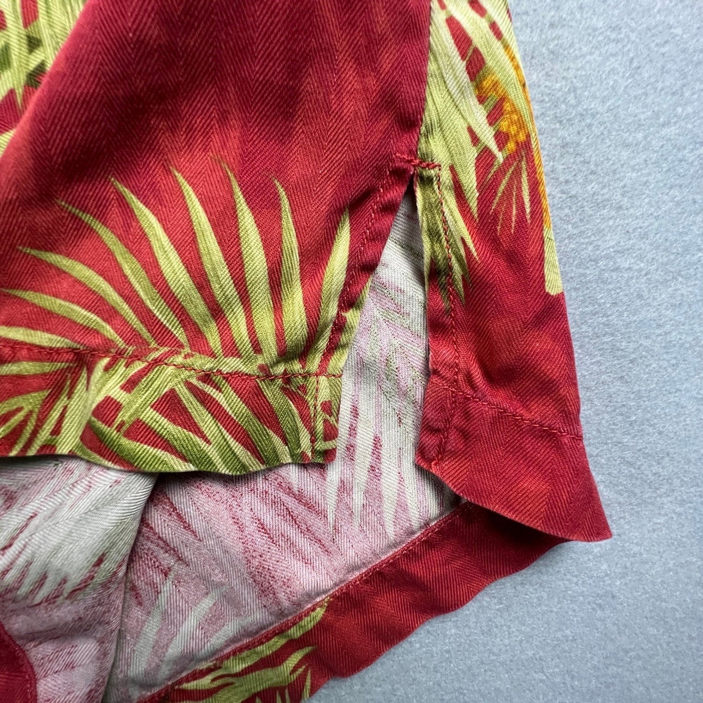 Tommy Bahama Button Up Shirt Mens XL Red Silk Palm Tropical Hawaiian Camp Aloha