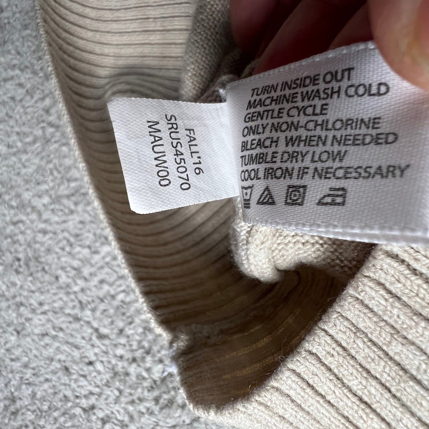 U.S. Polo Assn. V-Neck Sweater Mens Medium Tan Knit Preppy Classic