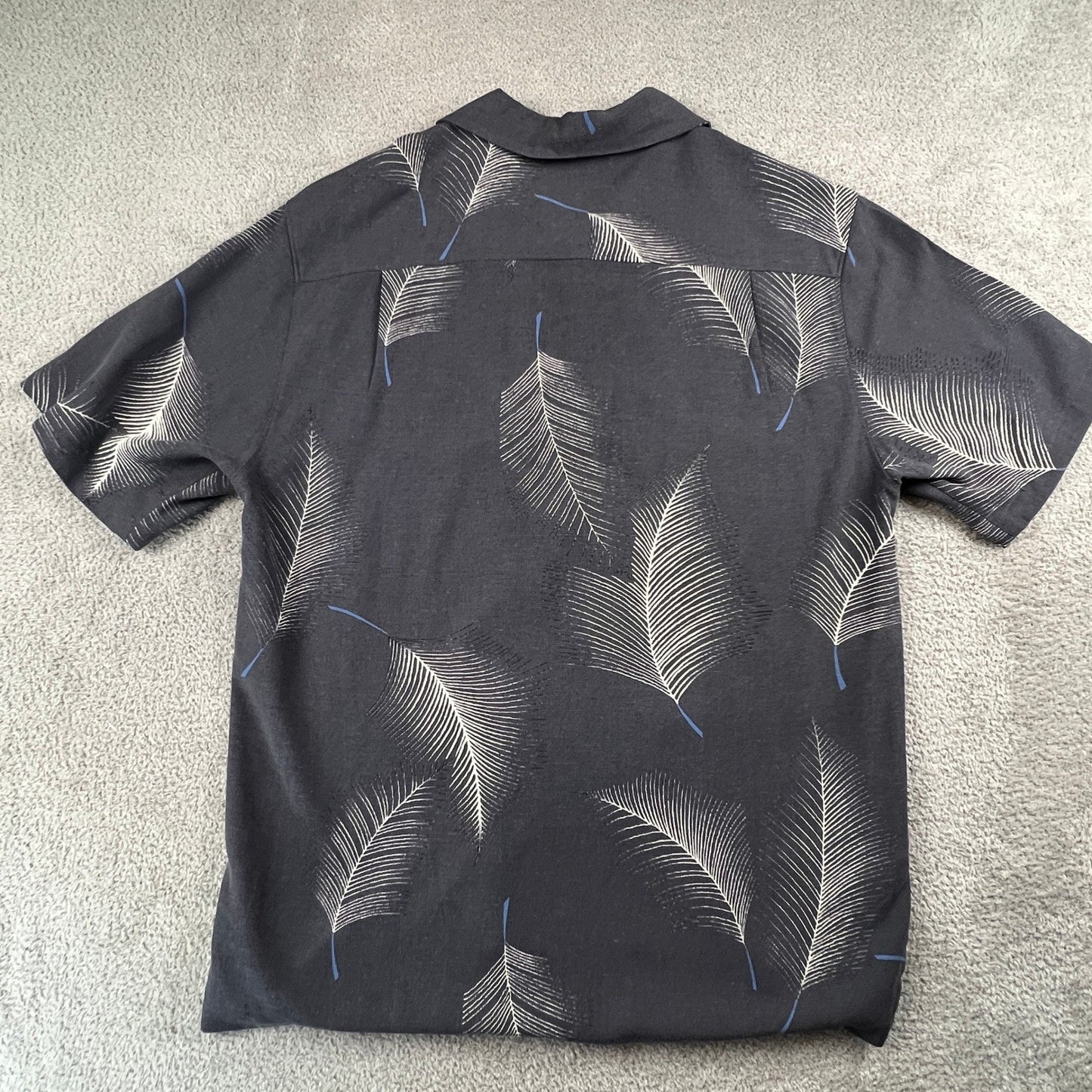 Tommy Bahama Silk Camp Shirt Mens M Navy Blue Tropical Aloha Island Resort Coast
