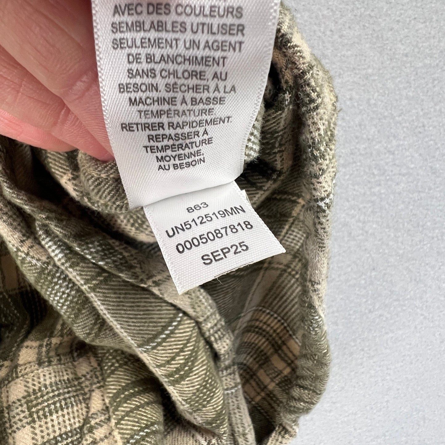 14th & Union Plaid Button Down Mens Size Medium Olive Green Cotton Flannel Style