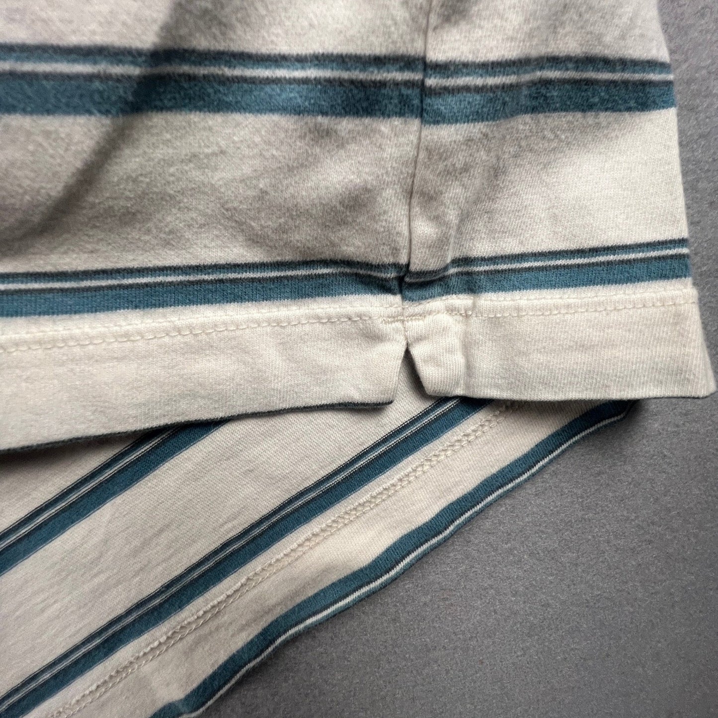 100% Cottong Banana Republic Polo Shirt Mens Large White Blue Striped Casual Preppy