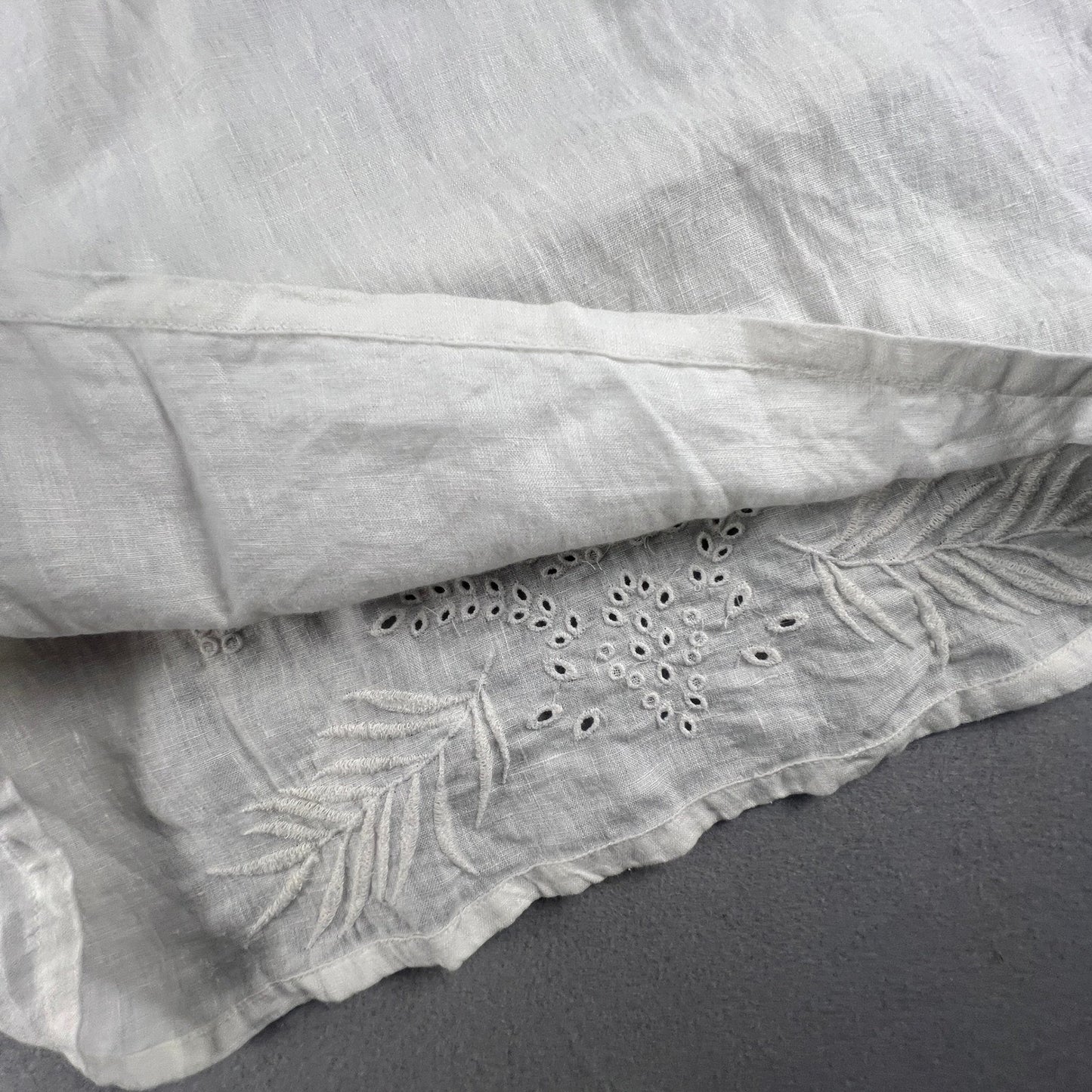 100% Linen White Camisole Top 12 Eyelet Embroidered Strappy Boho Summer GAP