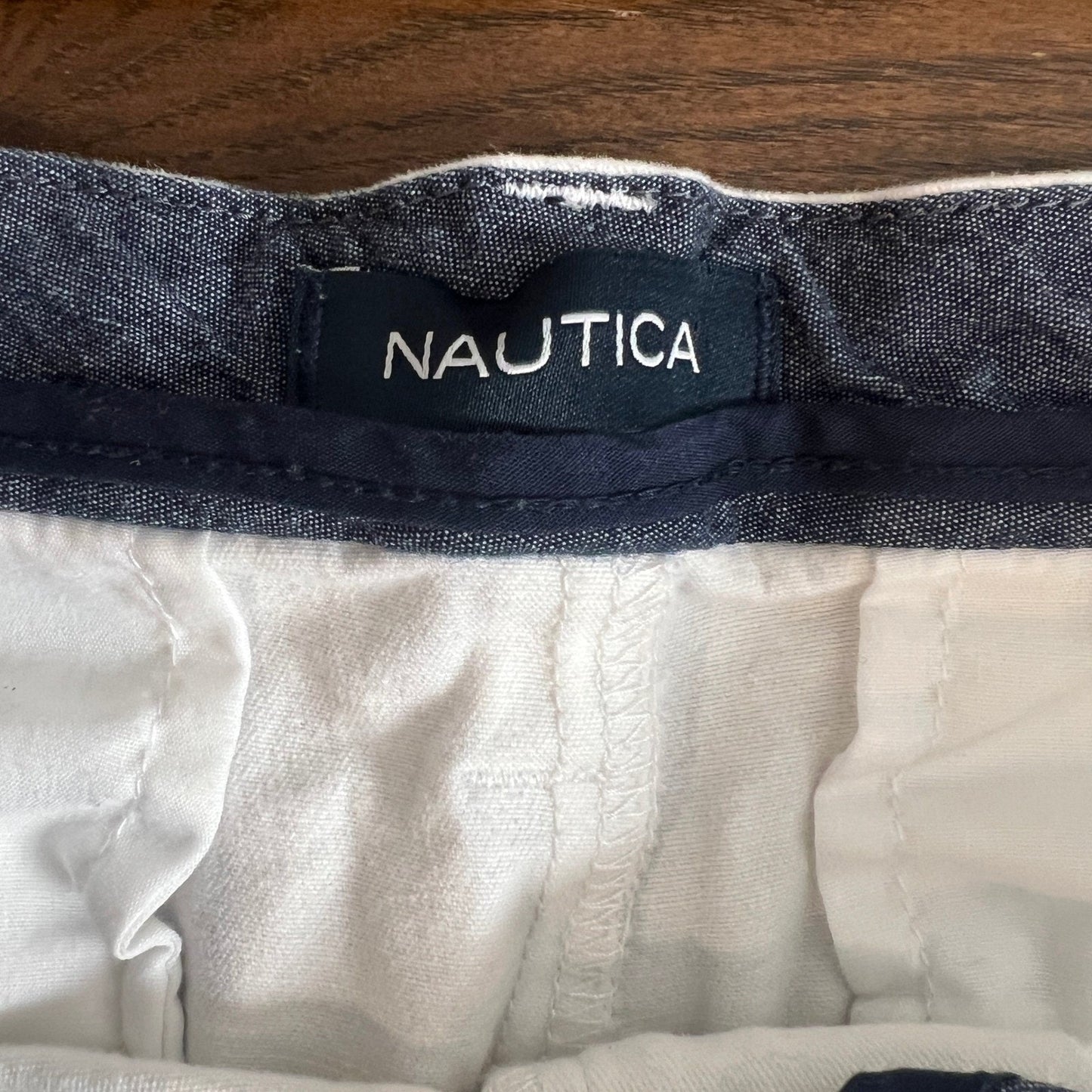 Nautica Deck Shorts Mens 38 Classic Fit Stretch White Sailboat Flag Print