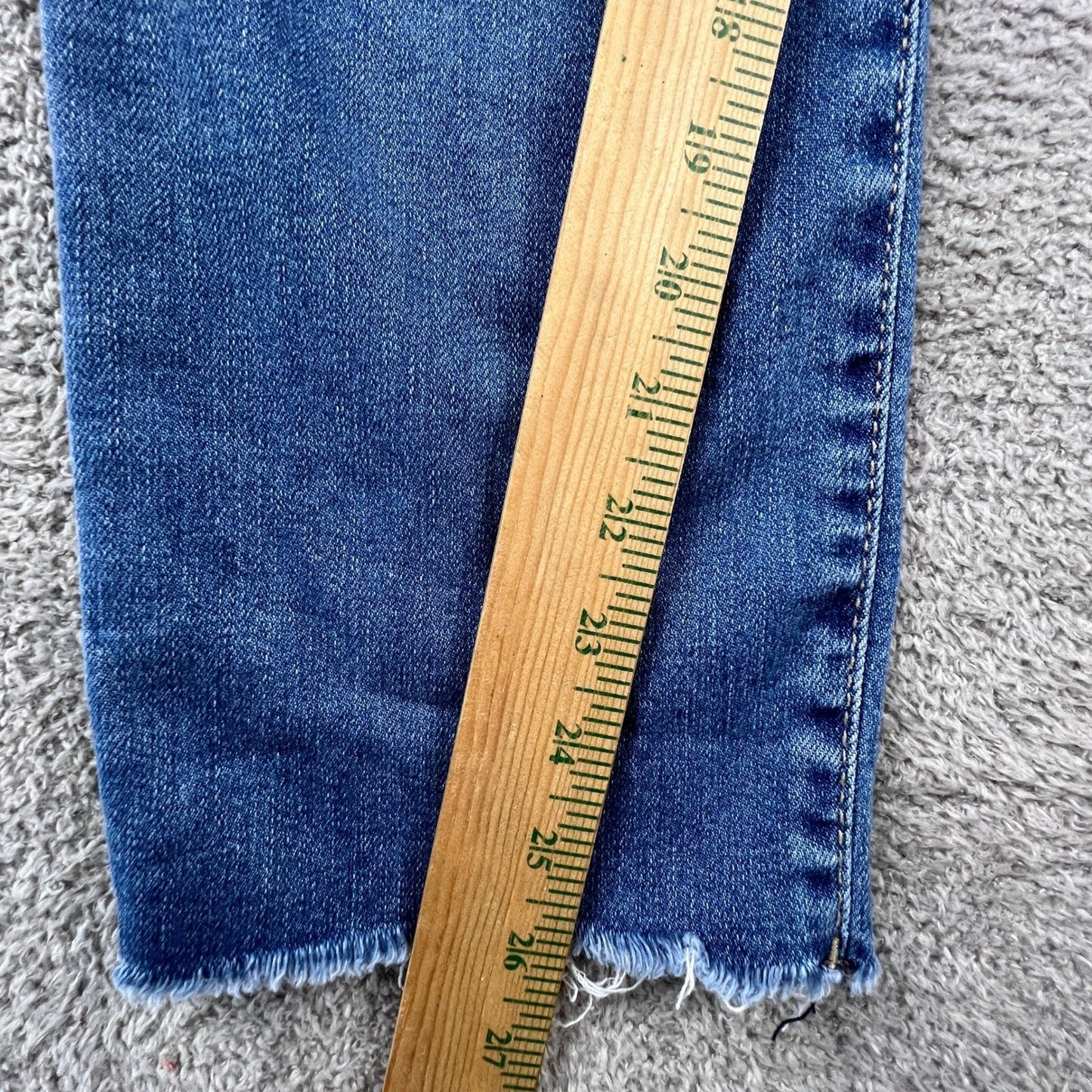 Kut from the Kloth Reese Straight Leg Jeans Womens 6 Blue Button Fly Distressed