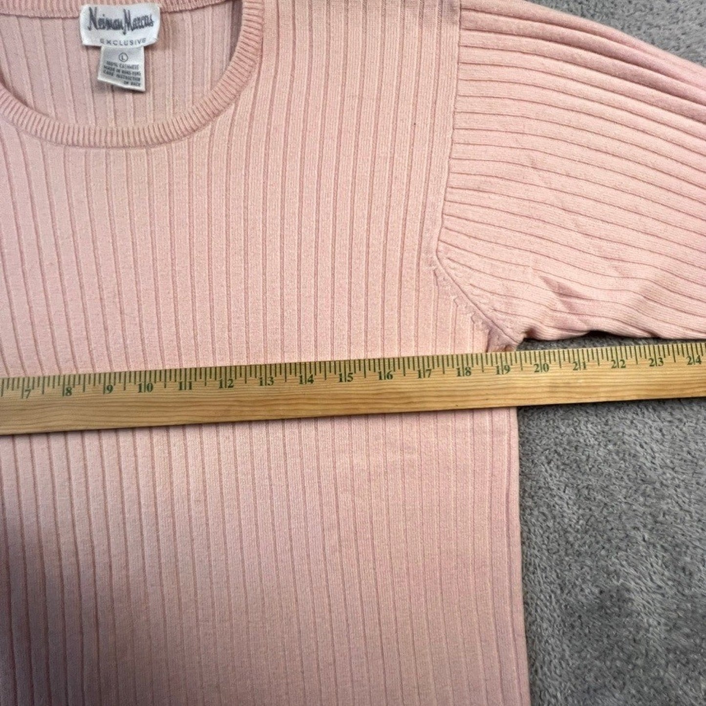 Neiman Marcus 100% Cashmere Crewneck Sweater Womens Pink Size Large Quite luxury