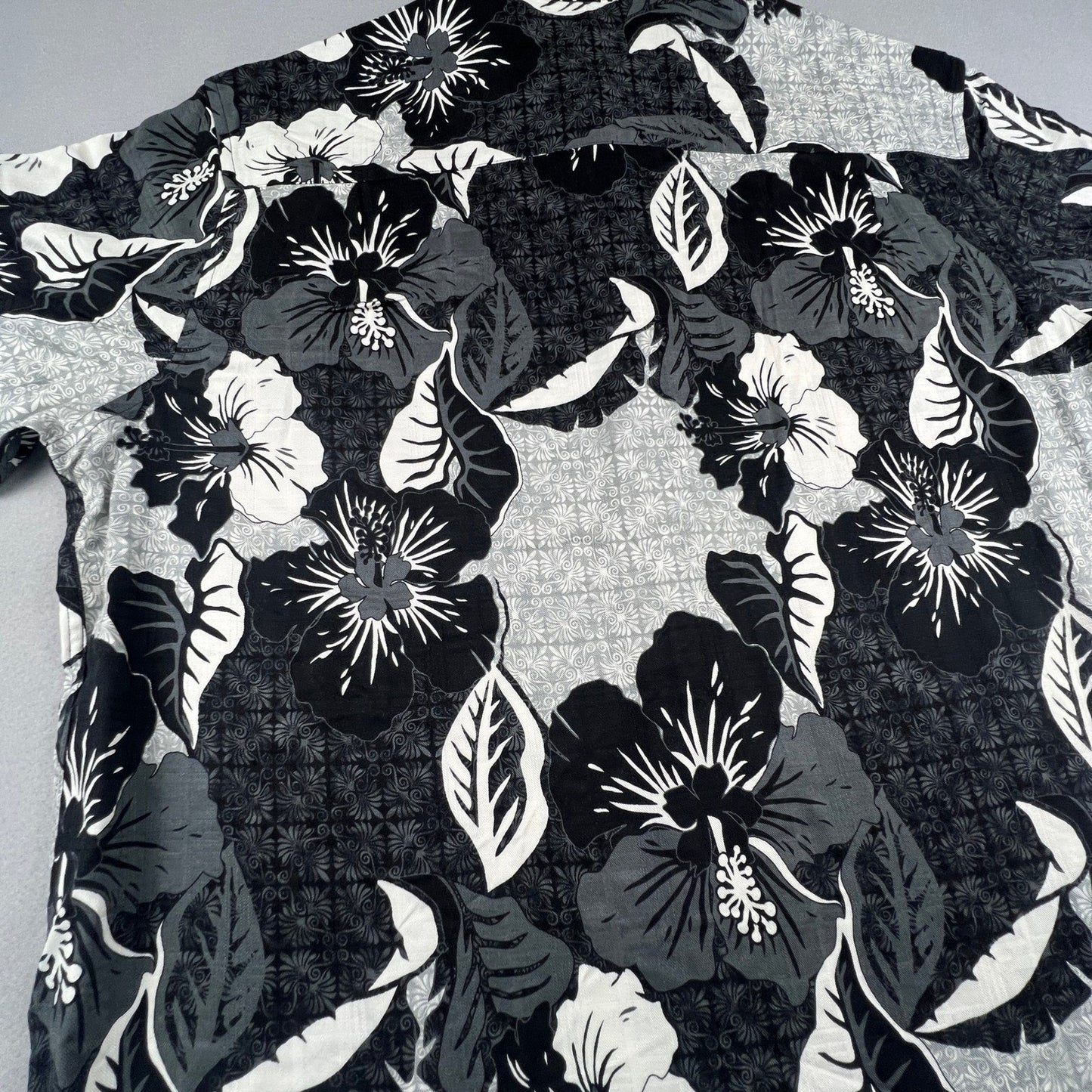 Hawaiian Hibiscus Floral Shirt Mens LT Black White Short Sleeve Tropical Aloha