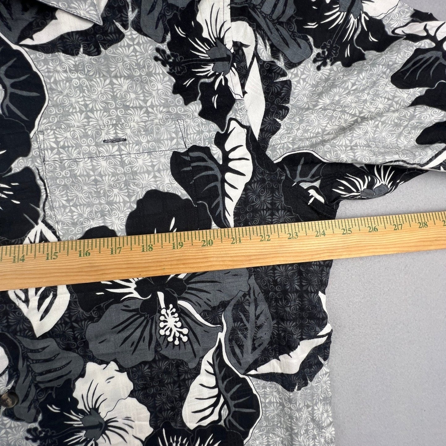 Hawaiian Hibiscus Floral Shirt Mens LT Black White Short Sleeve Tropical Aloha