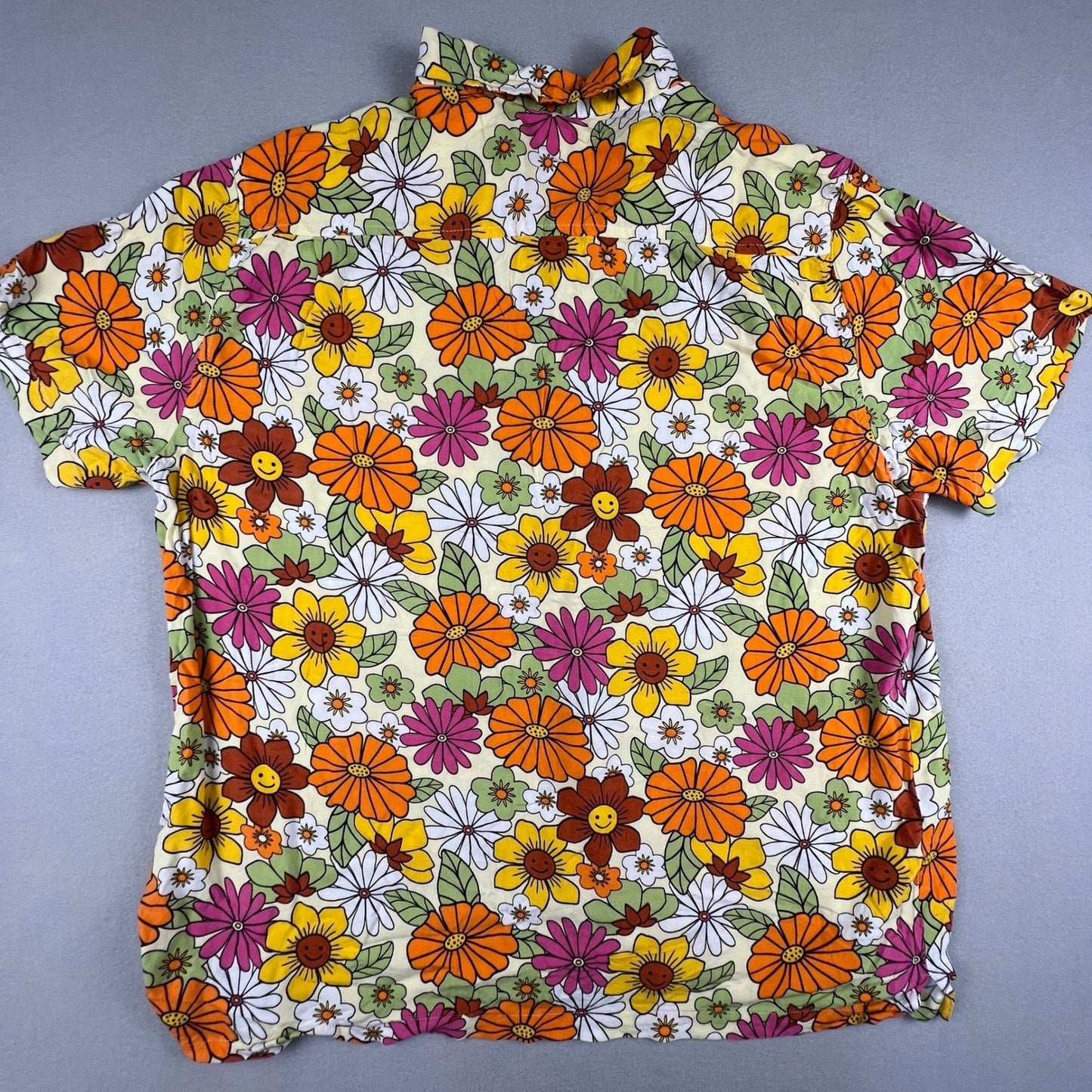 Super Massive Button Down Shirt Mens XL Floral Smiley Face Retro 70s Indie Aloha