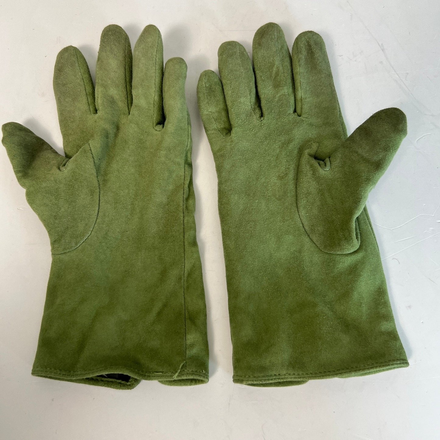 Echo Leather Gloves Womens M Green Suede V-Notch Wrist Winter Chic Classic
