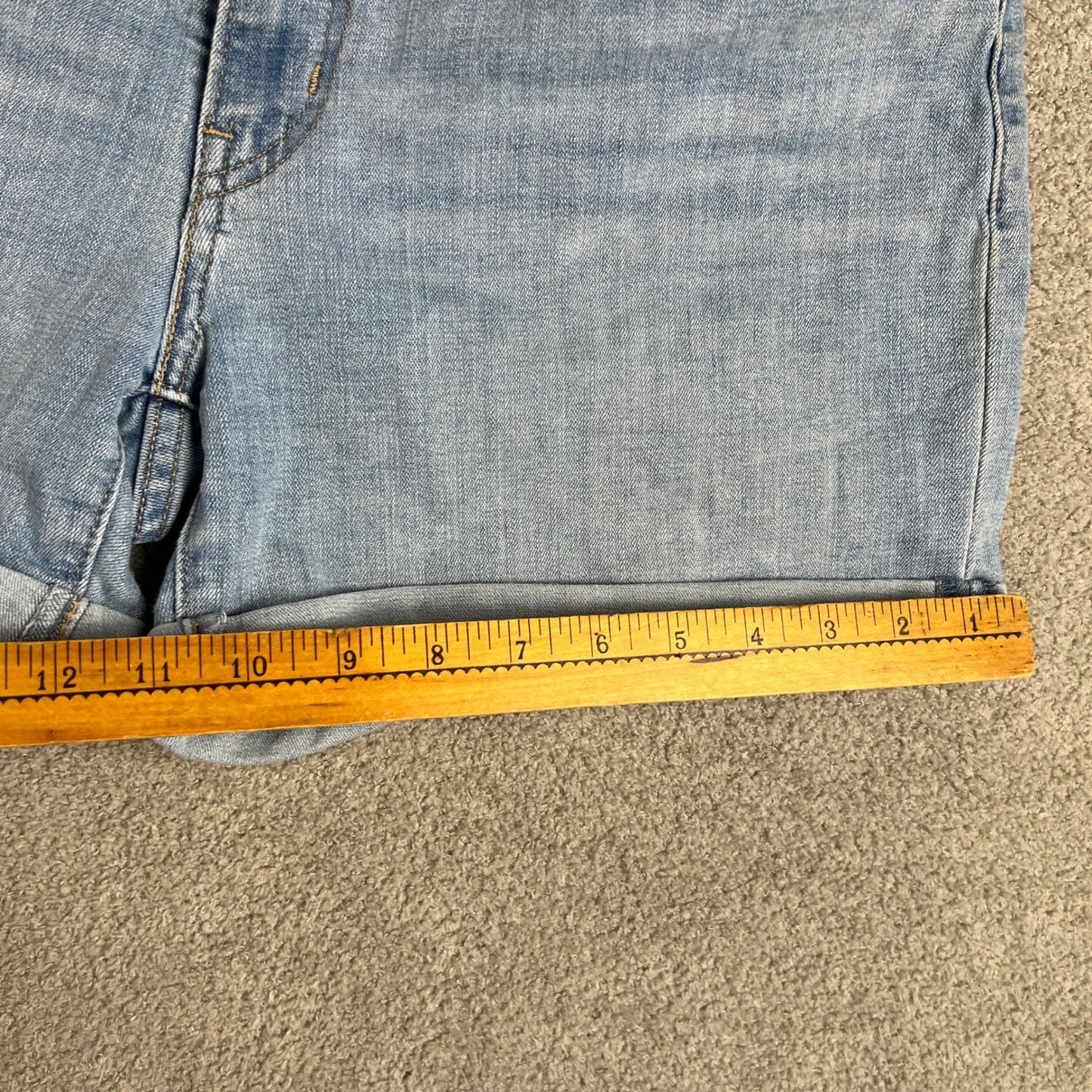 Levi's Shorts Women's Size 32 Mid Length Denim Light Wash Cuffed