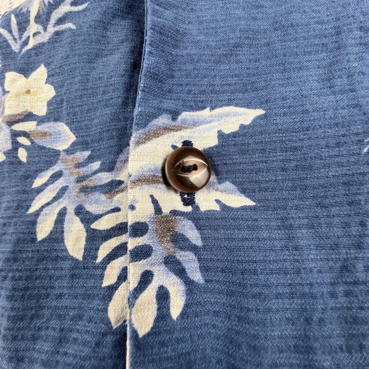 Tommy Bahama Button Front Shirt Mens L Blue Silk Hawaiian Palm Tree Island Aloha