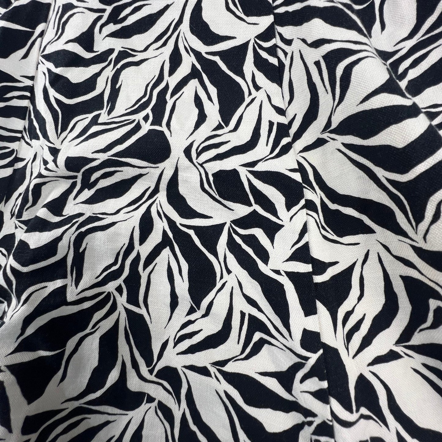 Fit & Flare Dress Size 2 Black White Abstract Print V-Neck Summer Party Brunch