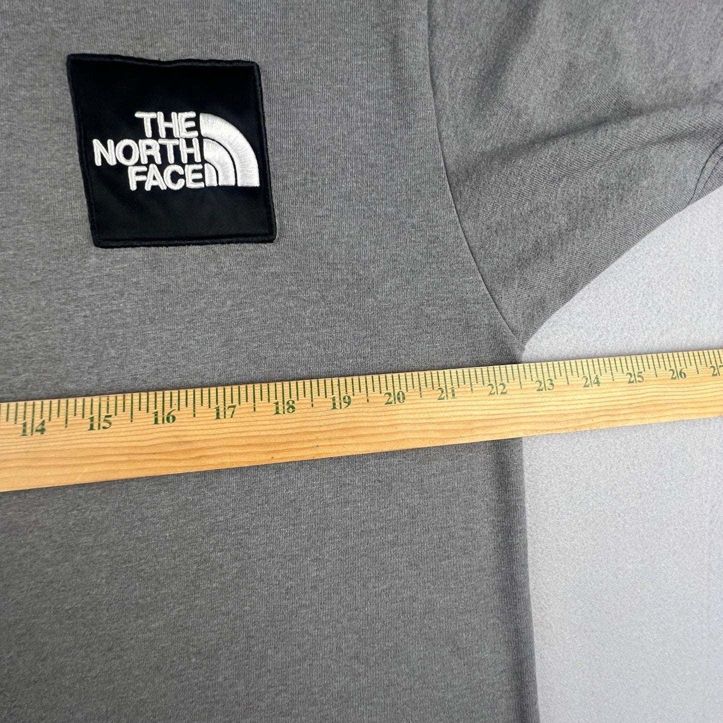 The North Face T-Shirt Mens Large Gray Logo Patch Short Sleeve Gorpcore Casual