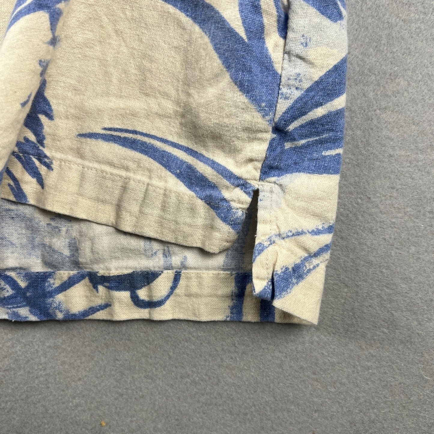 Urban Outfitters Cat Print Shirt Mens Medium Blue Cream Linen Blend Short Sleeve