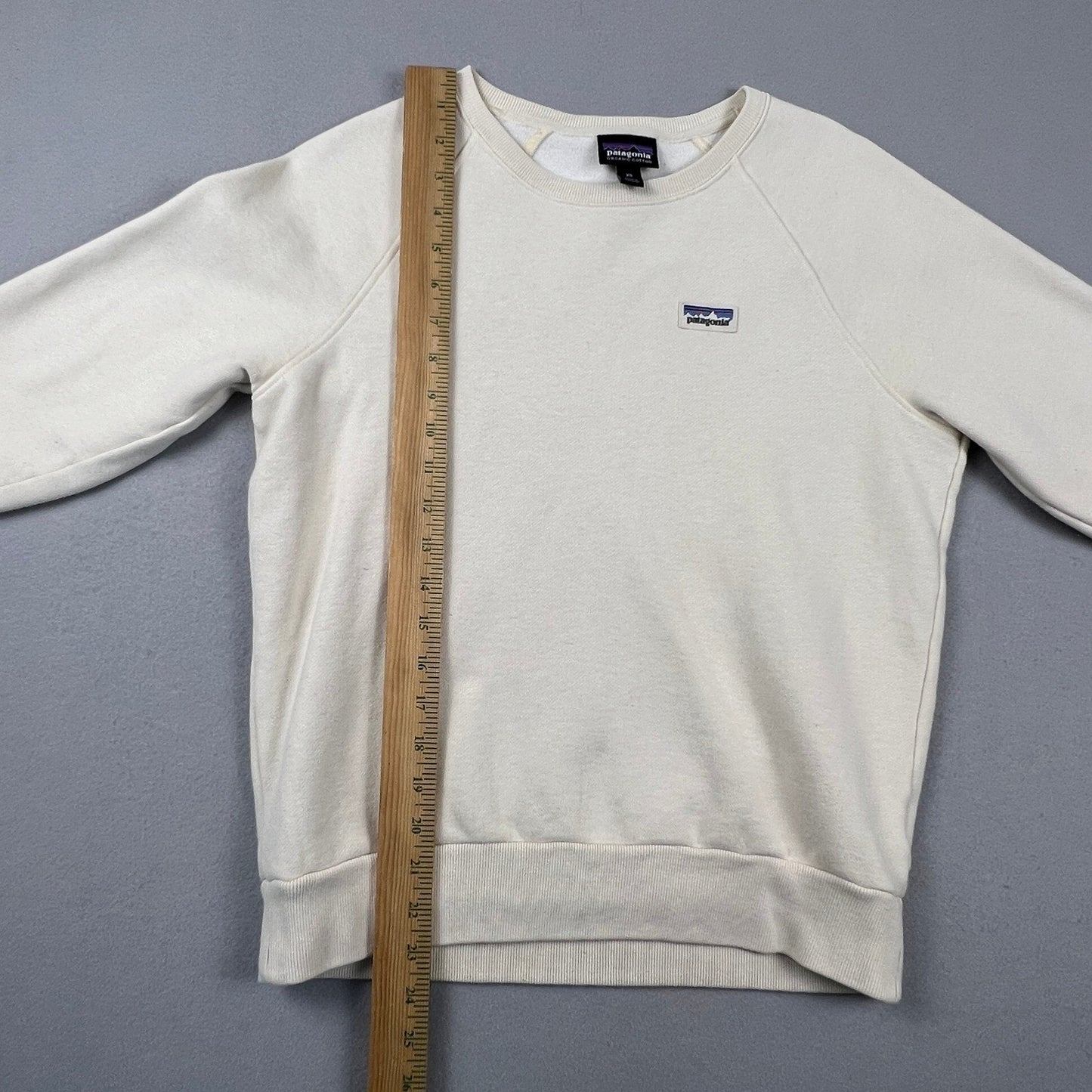 Patagonia Sweatshirt Womens XS Cream Organic Cotton P-6 Logo Crewneck Pullover