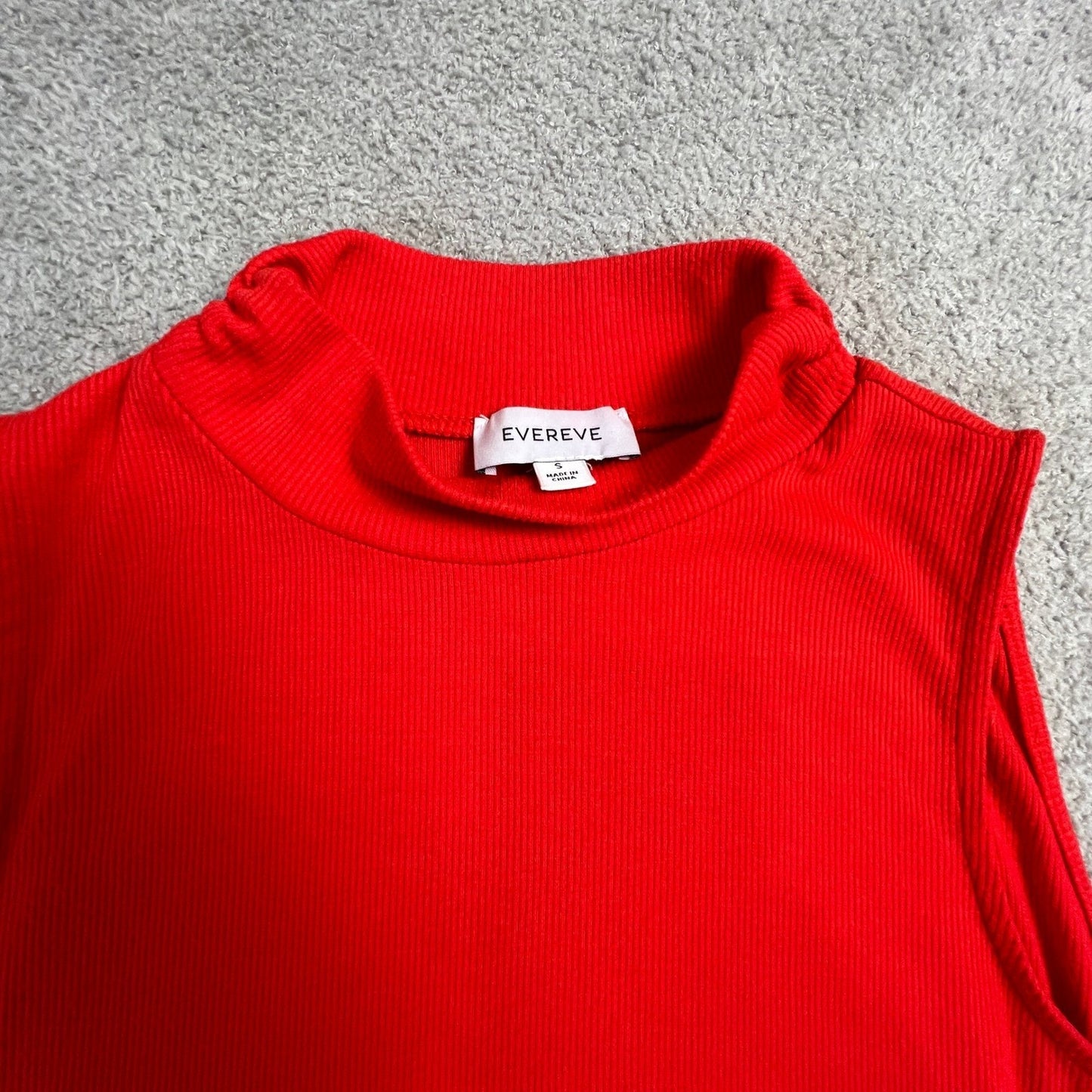 Evereve Mock Neck Top Womens Medium Red Sleeveless Knit Chic Minimalist