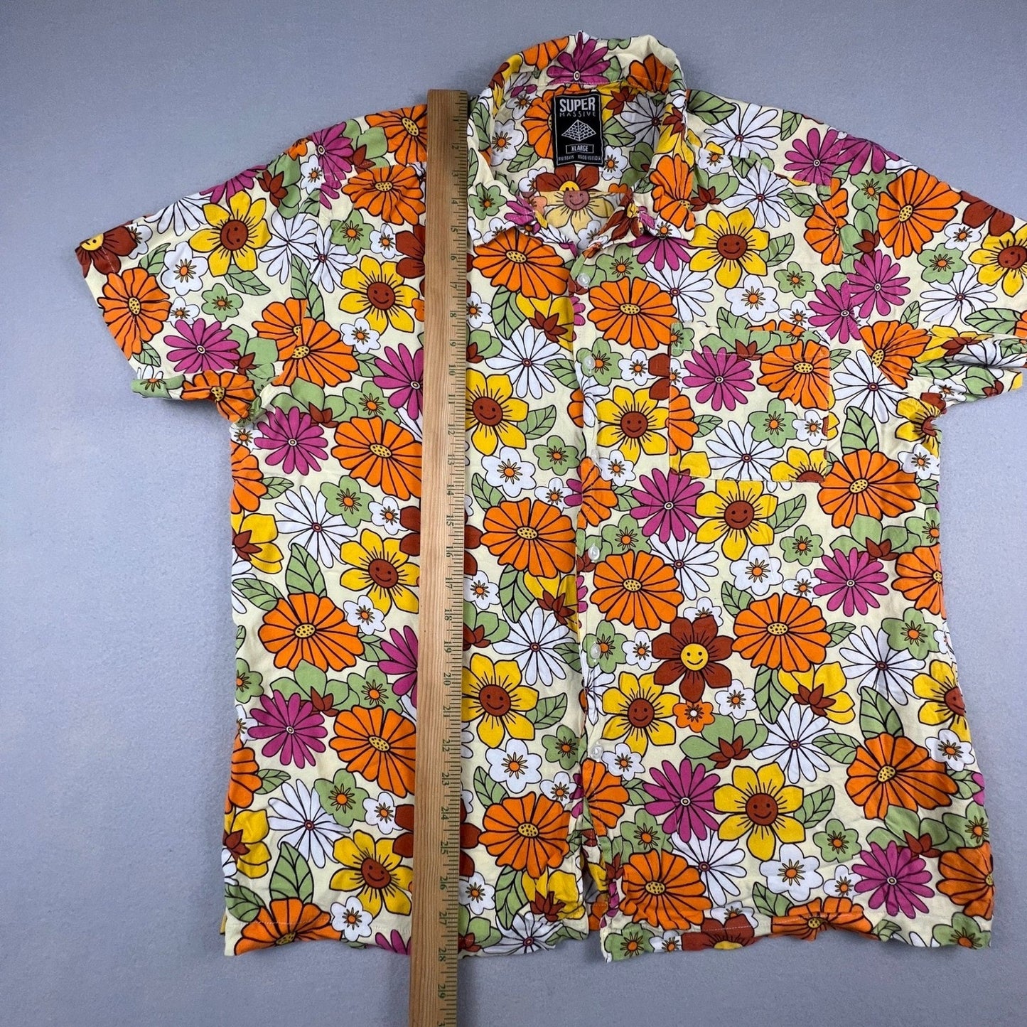 Super Massive Button Down Shirt Mens XL Floral Smiley Face Retro 70s Indie Aloha