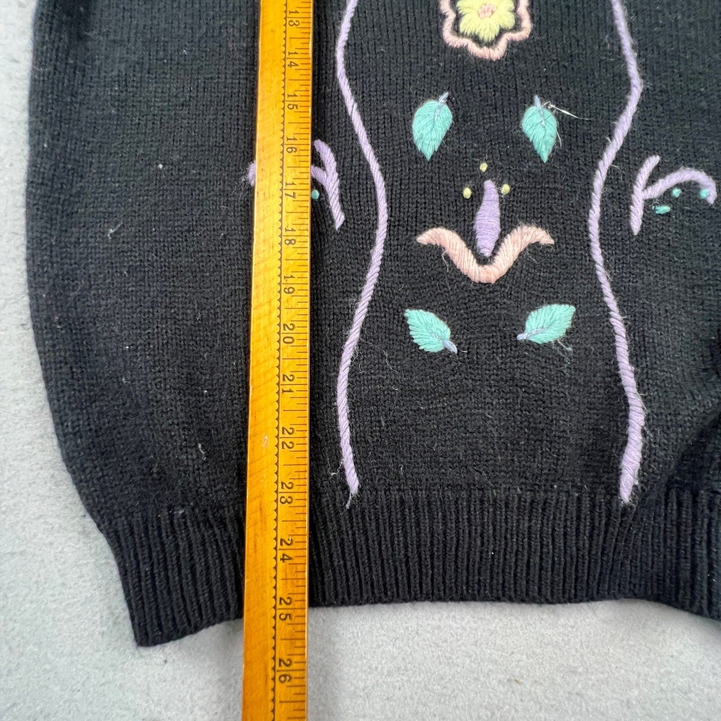 Basket Yarn Sweater Womens Large Black Floral Embroidered Knit Vintage Style