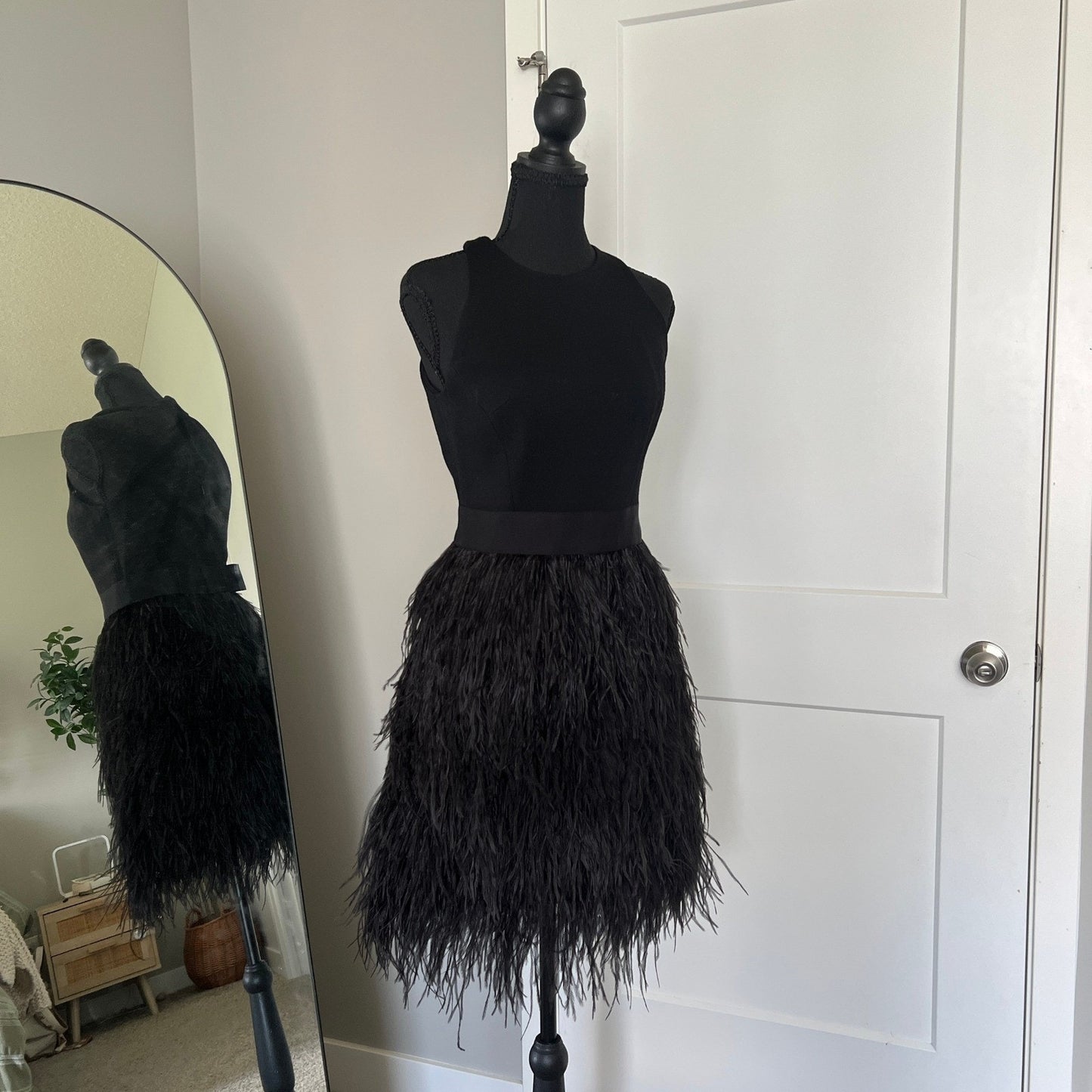 Milly Mini Dress Womens 2 Feather Black Halter Sleeveless Cocktail Party Glam