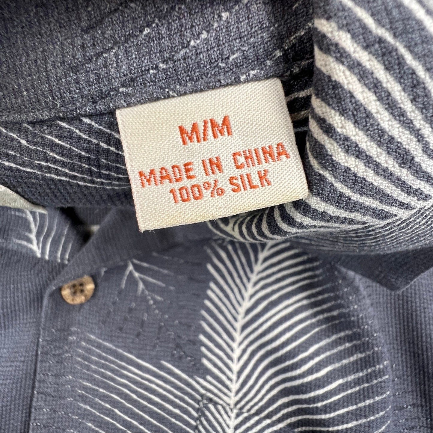 Tommy Bahama Silk Camp Shirt Mens M Navy Blue Tropical Aloha Island Resort Coast